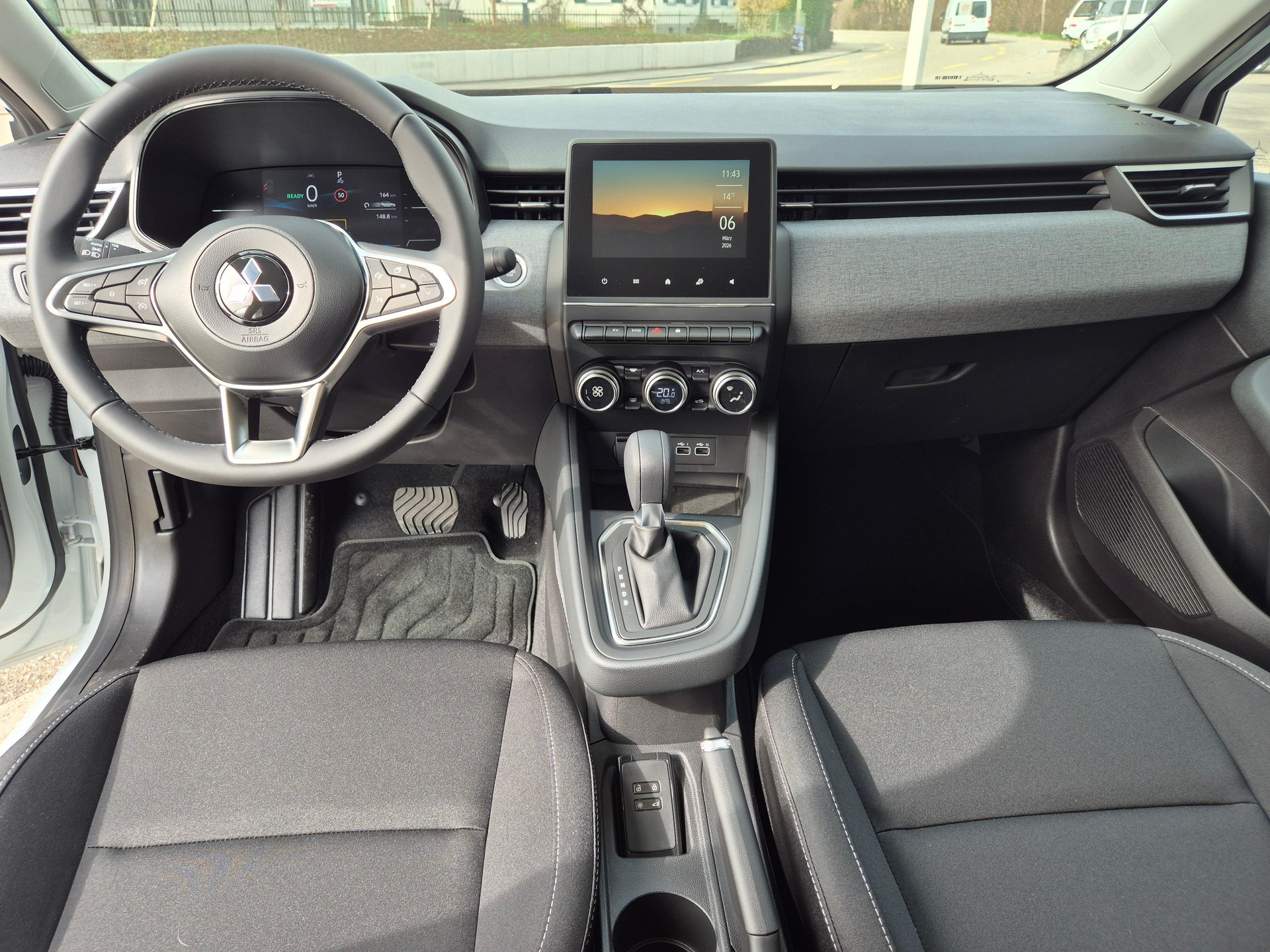 MITSUBISHI Colt 1.6 HEV Invite-image-6