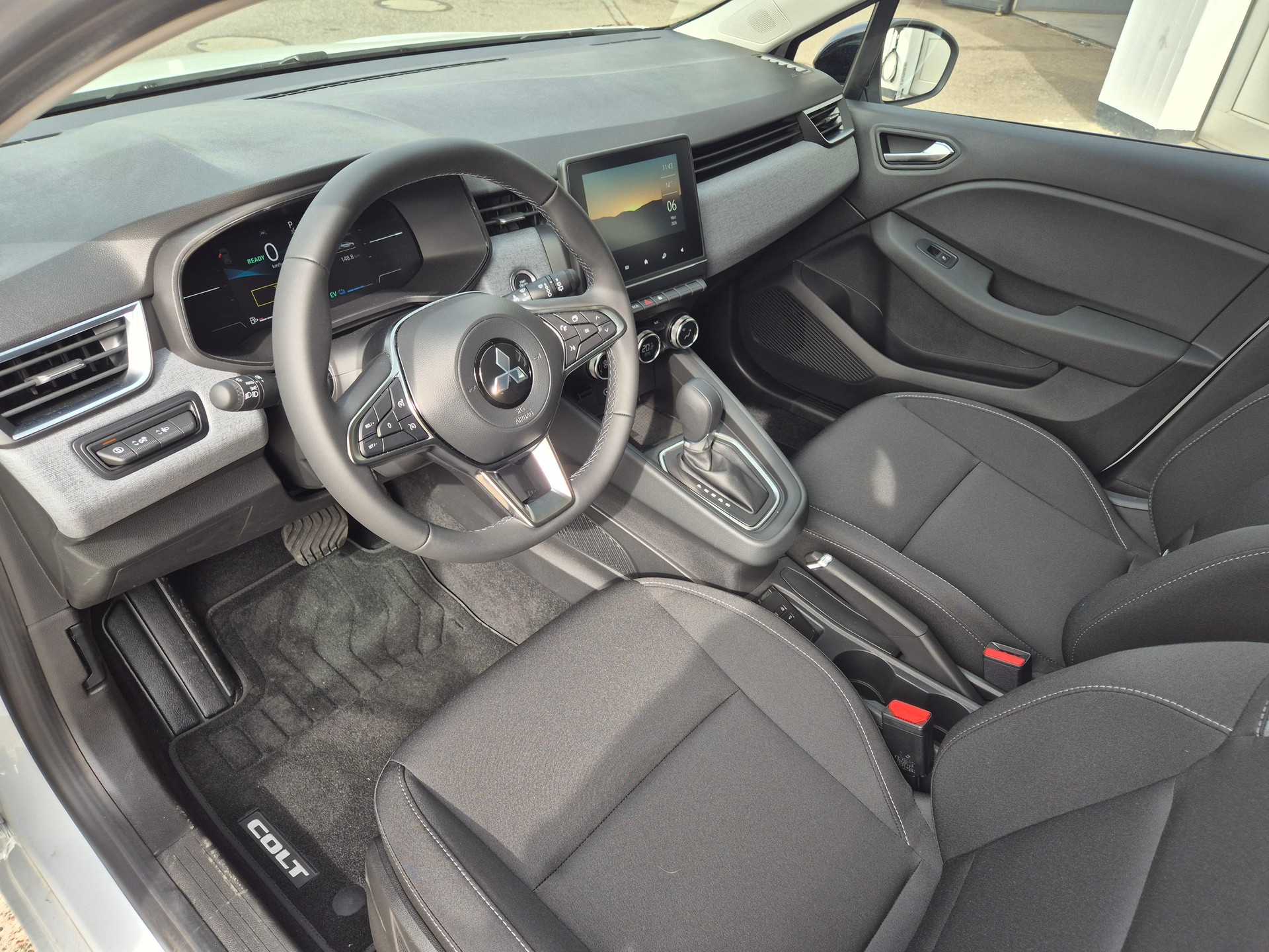 MITSUBISHI Colt 1.6 HEV Invite-image-5