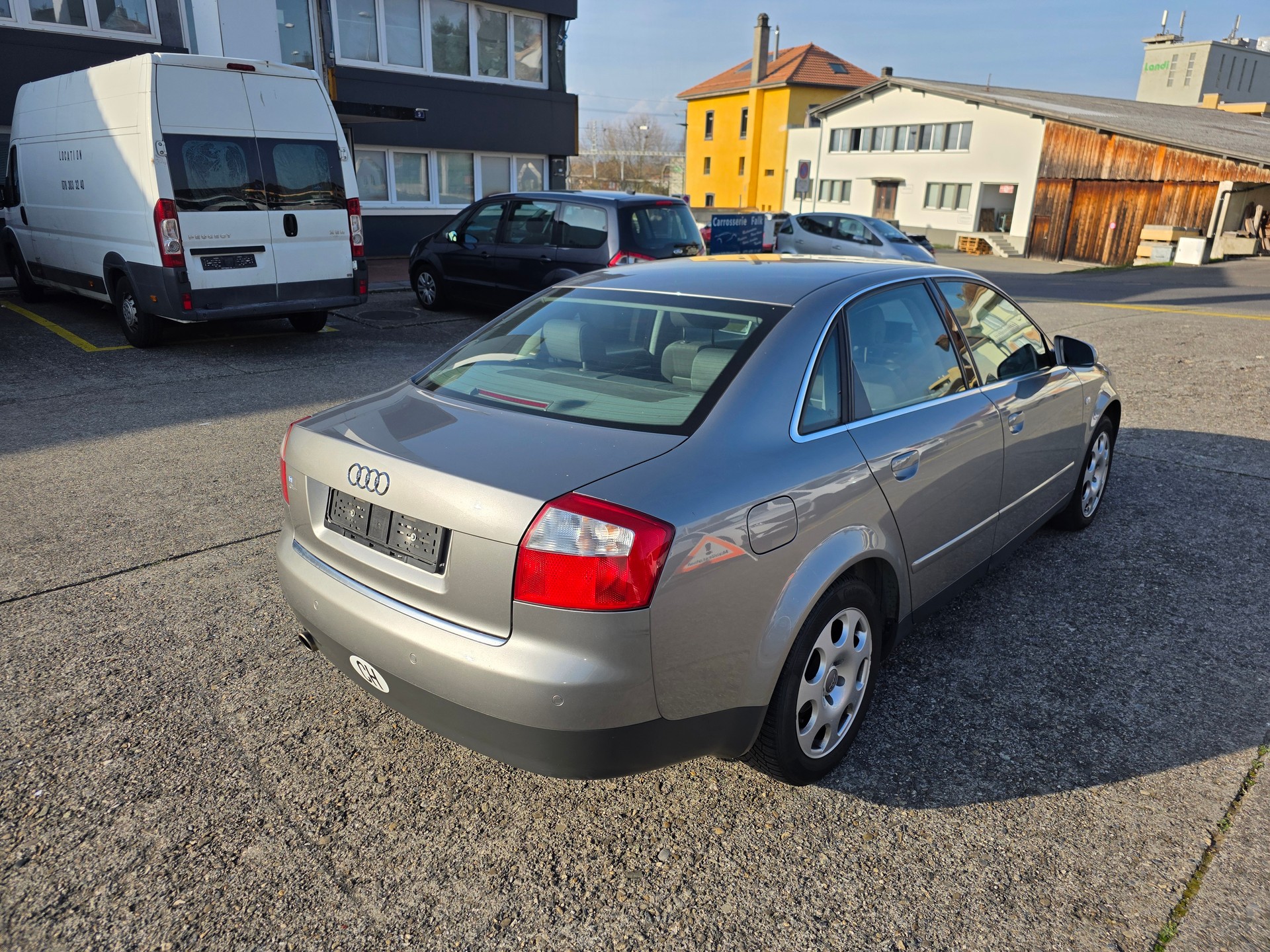 AUDI A4 2.0-image-4