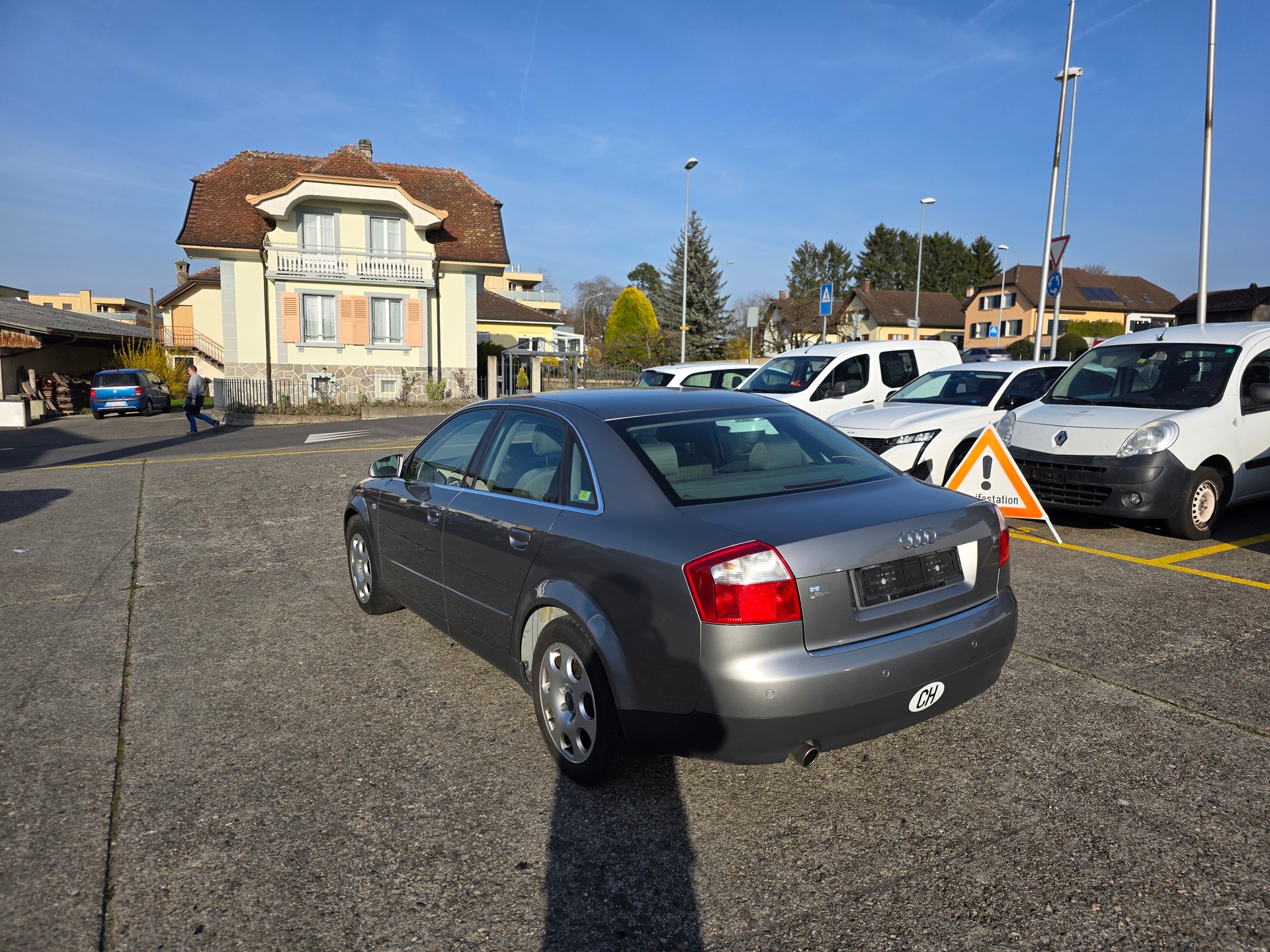 AUDI A4 2.0-image-2