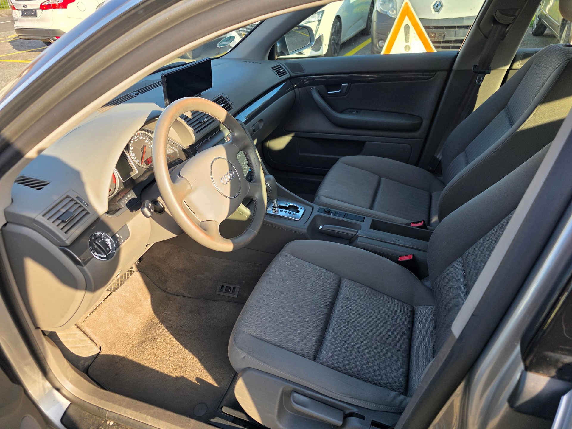 AUDI A4 2.0-image-8