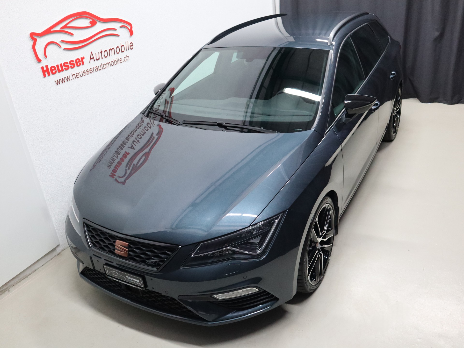 SEAT Leon ST 2.0 TSI Cupra 300 4 Drive DSG - Digital Cockpit - Navi - Beats - DCC - Kamera - 300 PS-image-2