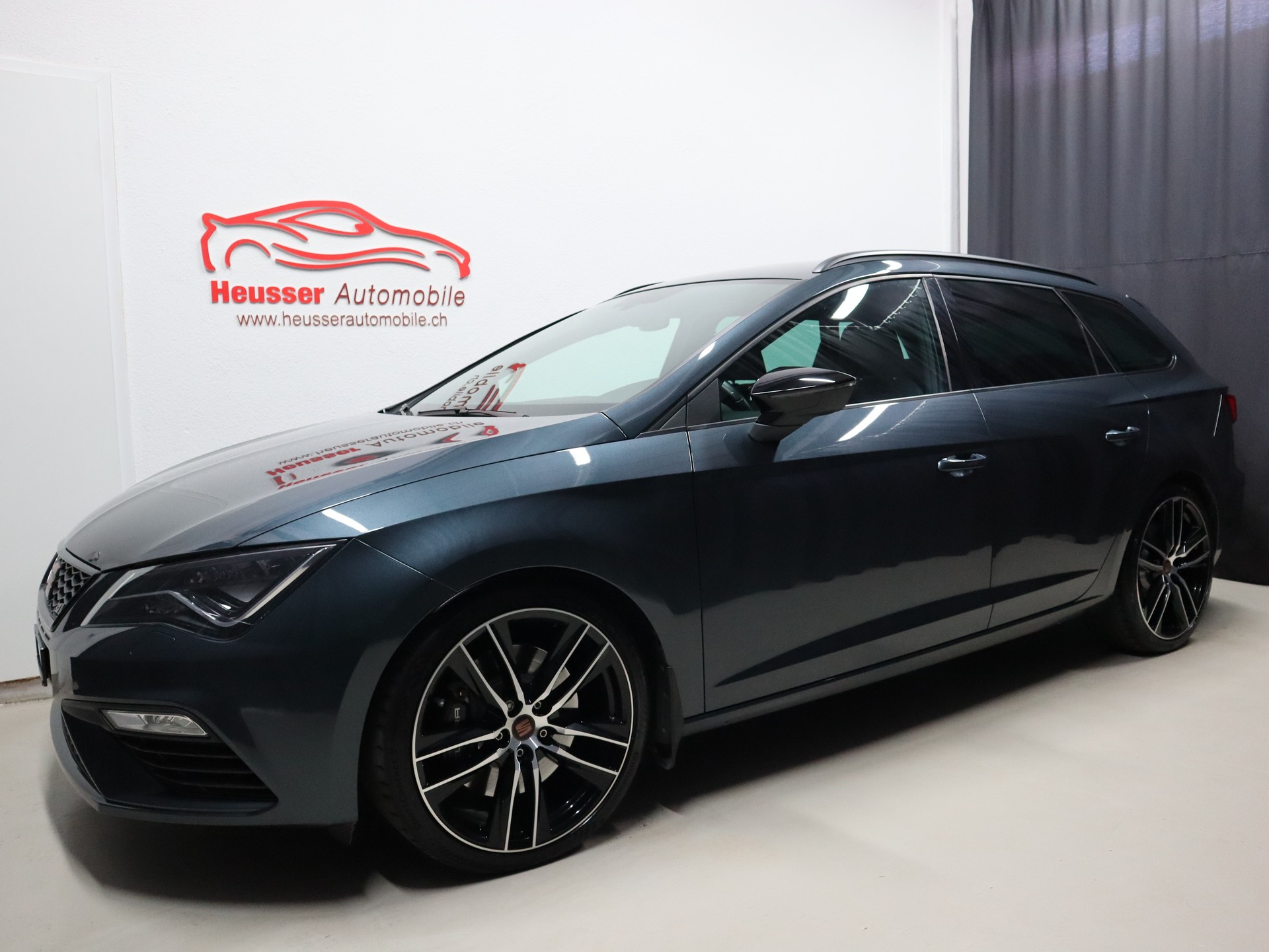 SEAT Leon ST 2.0 TSI Cupra 300 4 Drive DSG - Digital Cockpit - Navi - Beats - DCC - Kamera - 300 PS-image-1