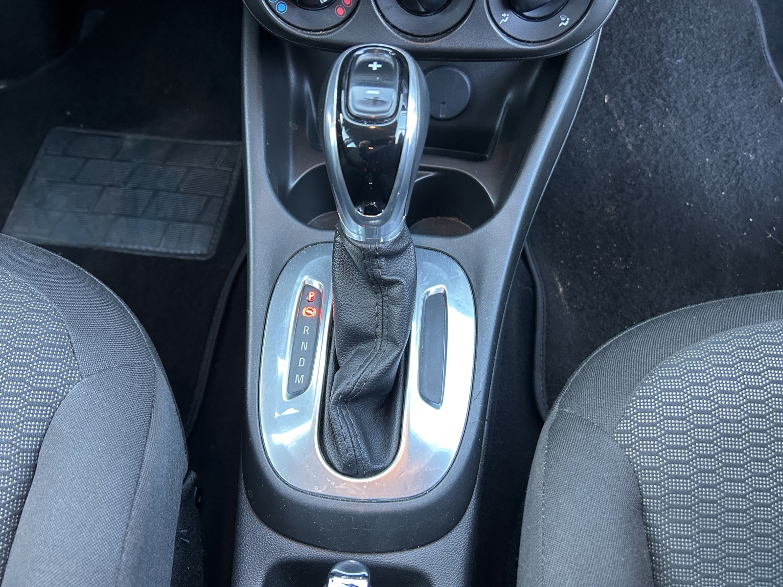 OPEL Corsa 1.4 TP Cosmo Automatic-image-13