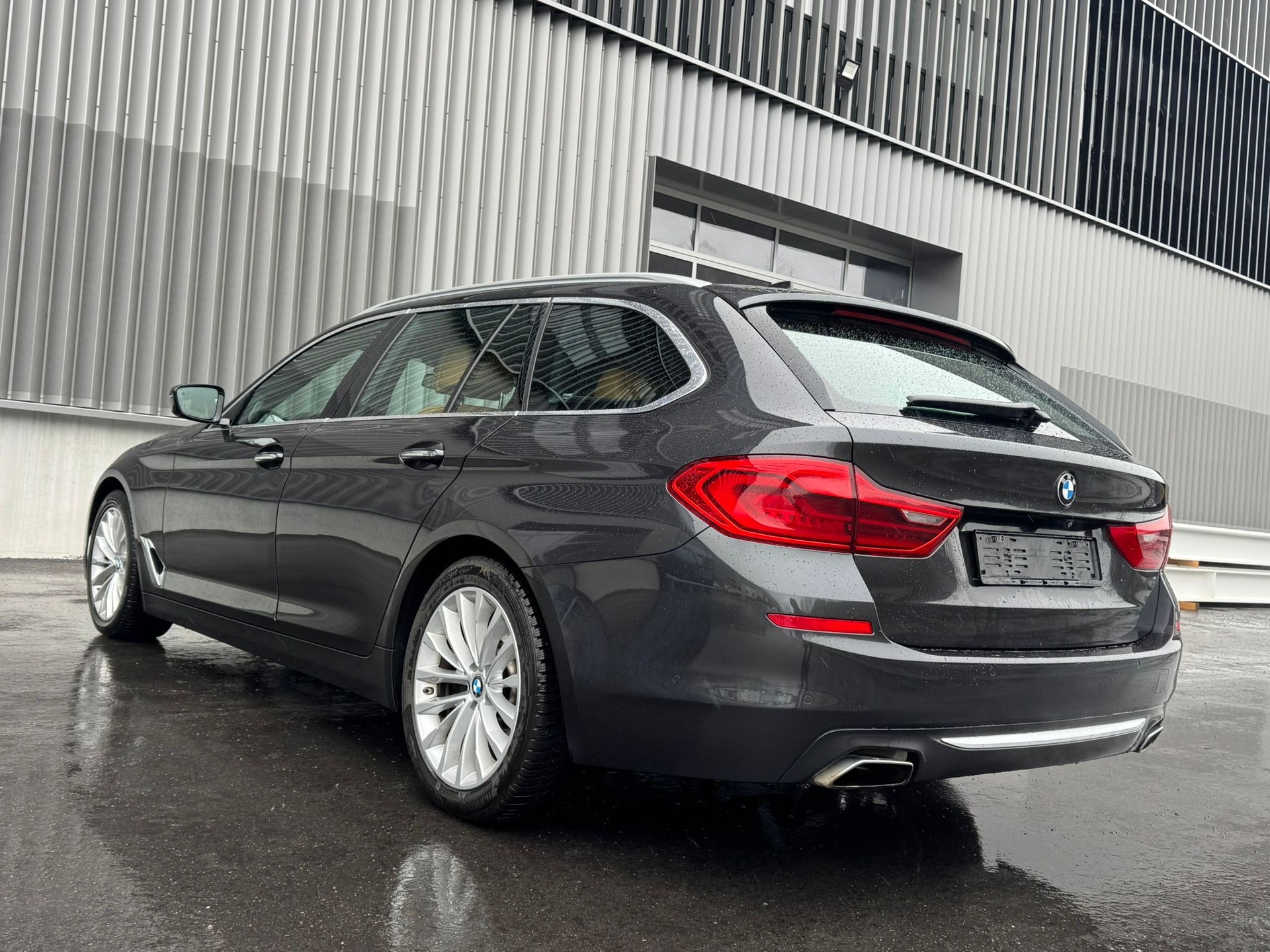 BMW 540i xDrive Touring Luxury Line Steptronic-image-8