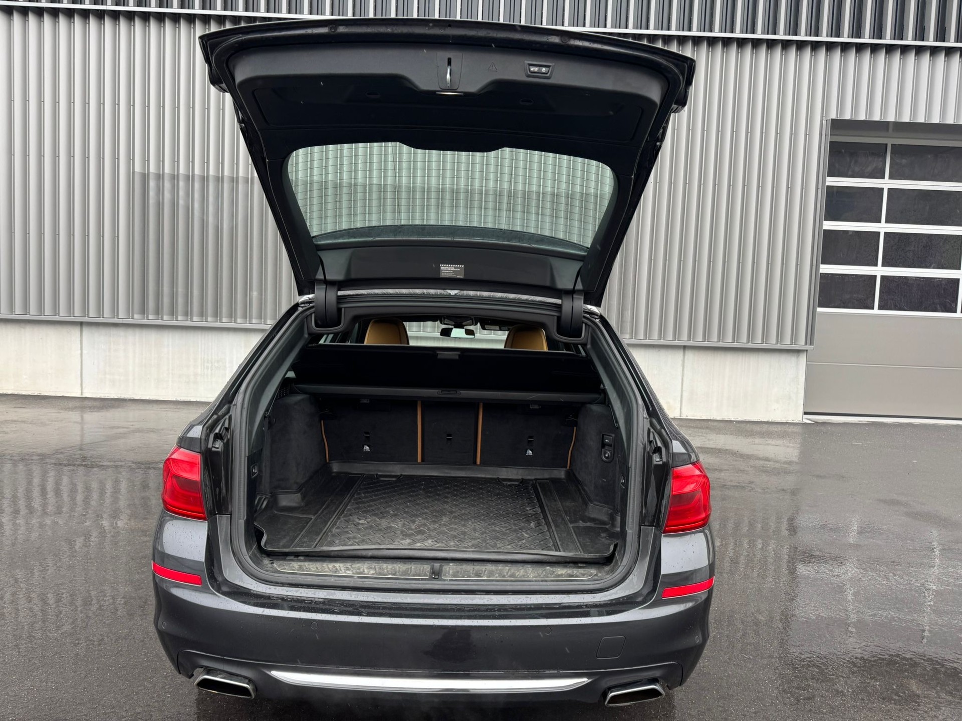 BMW 540i xDrive Touring Luxury Line Steptronic-image-13
