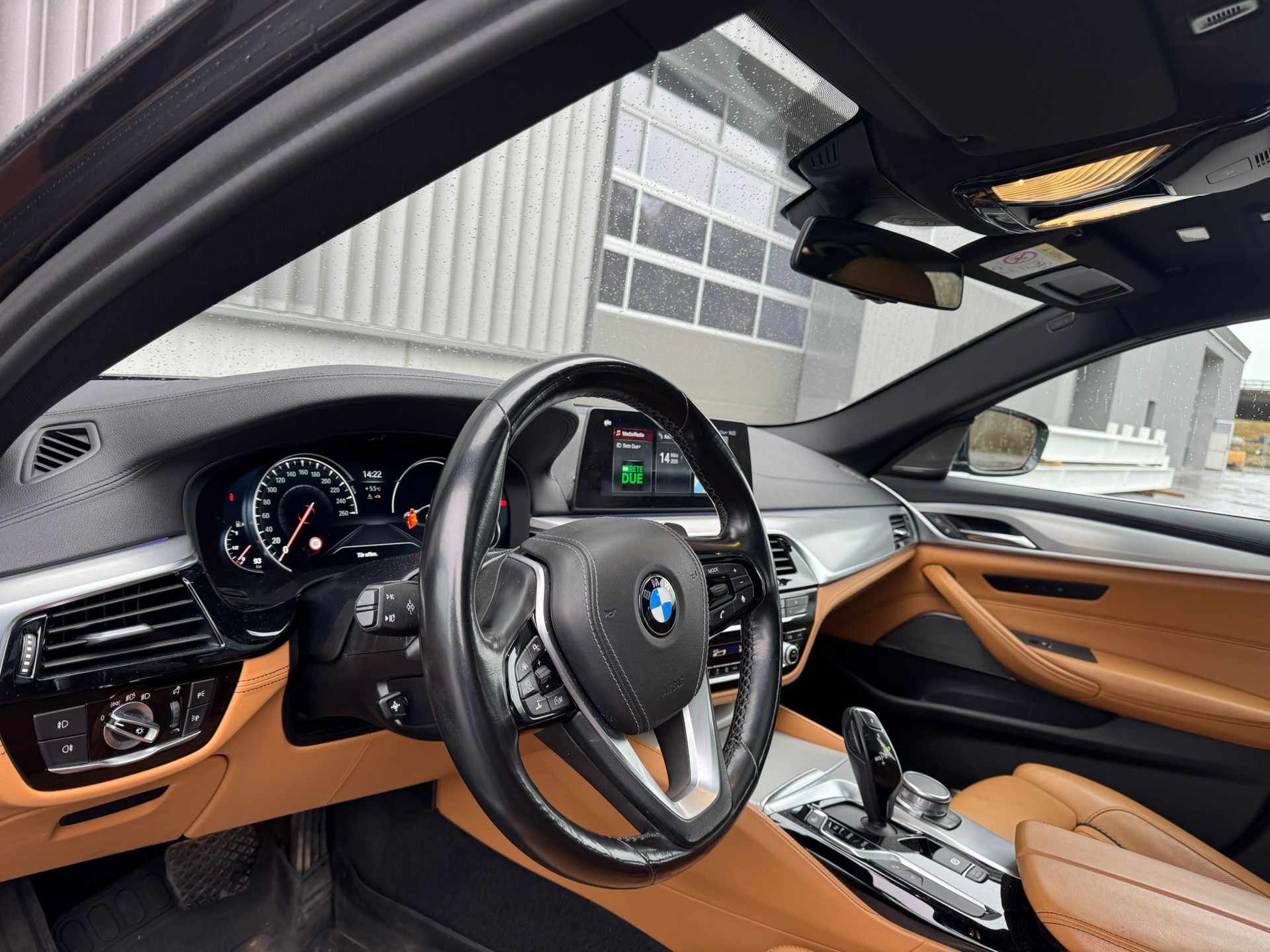 BMW 540i xDrive Touring Luxury Line Steptronic-image-15