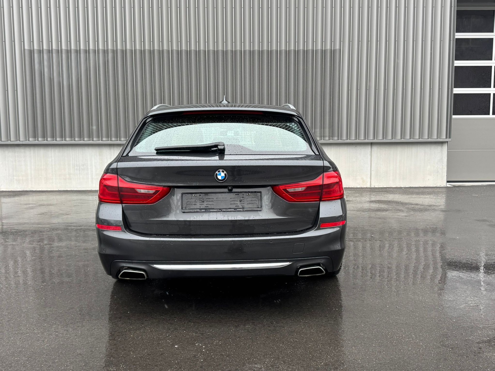 BMW 540i xDrive Touring Luxury Line Steptronic-image-6