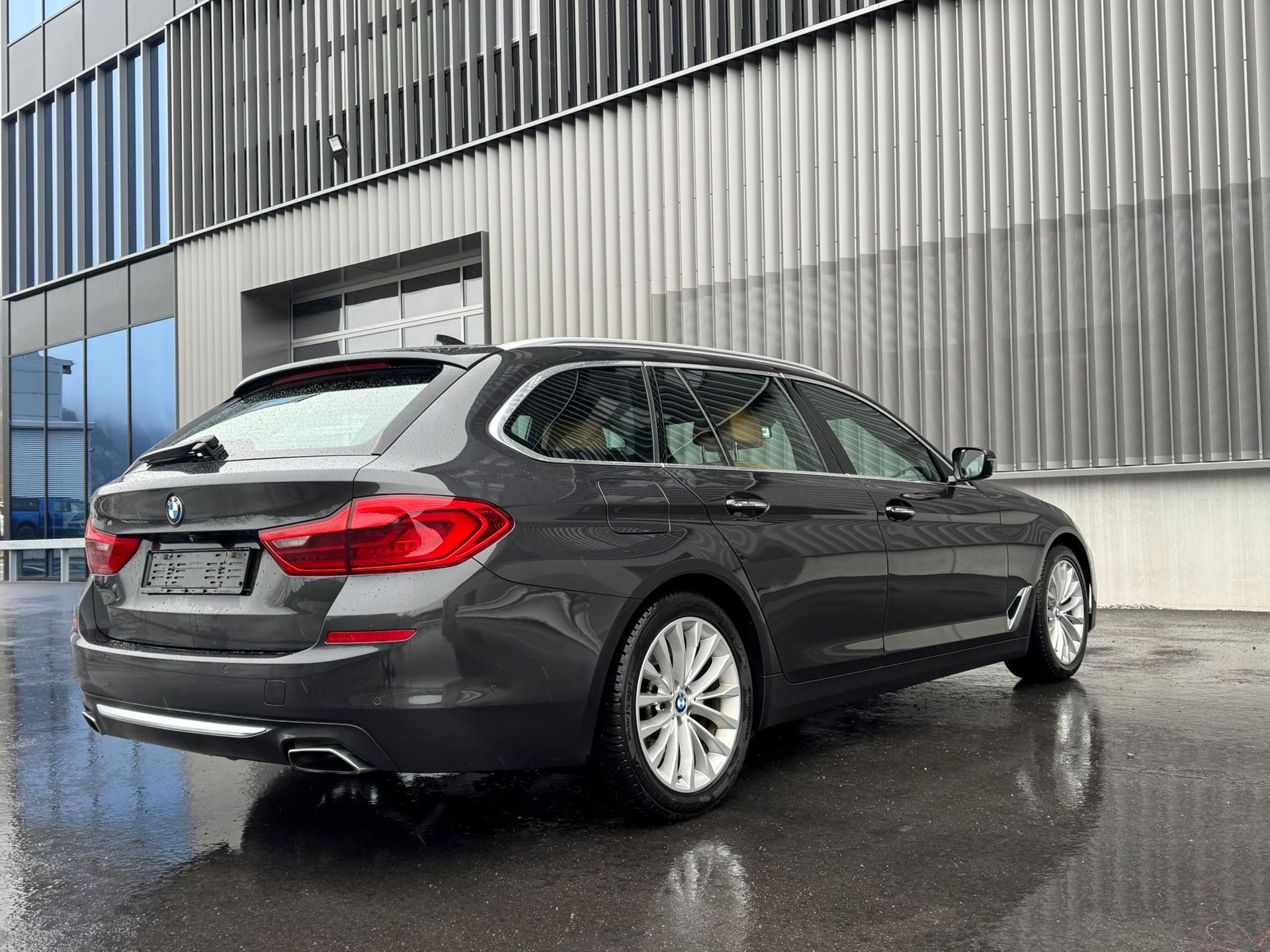 BMW 540i xDrive Touring Luxury Line Steptronic-image-7