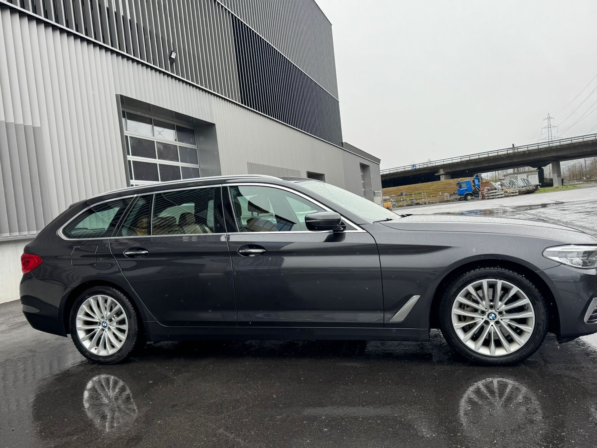 BMW 540i xDrive Touring Luxury Line Steptronic-image-9