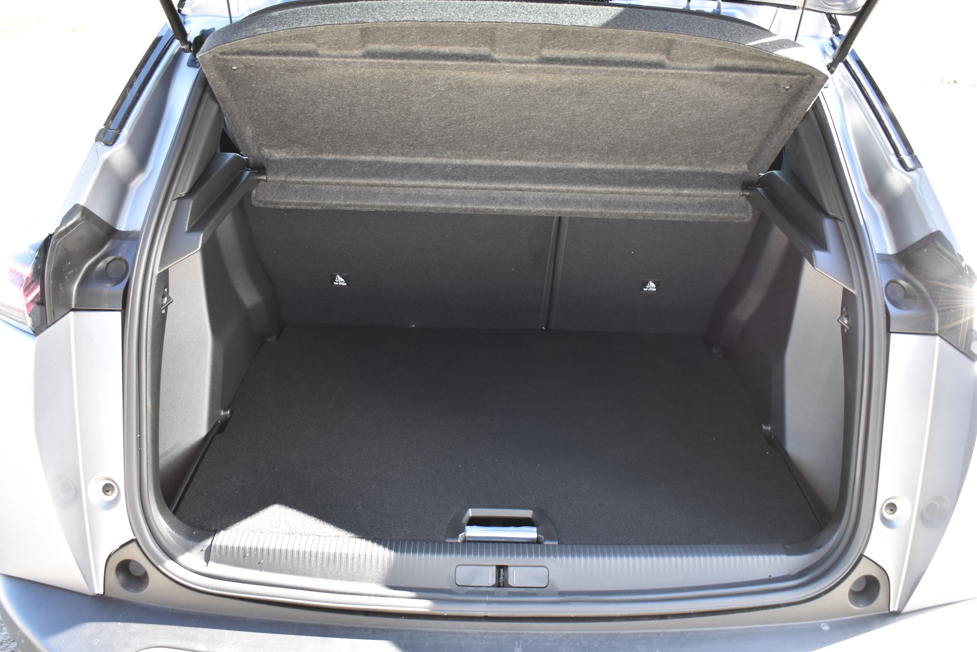 PEUGEOT 2008 156 e 54 kWh GT-image-8