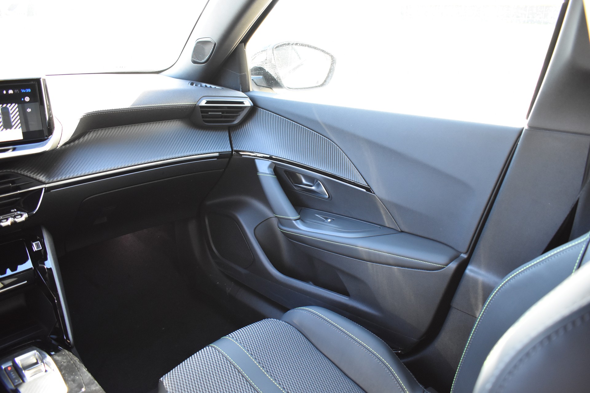 PEUGEOT 2008 156 e 54 kWh GT-image-11