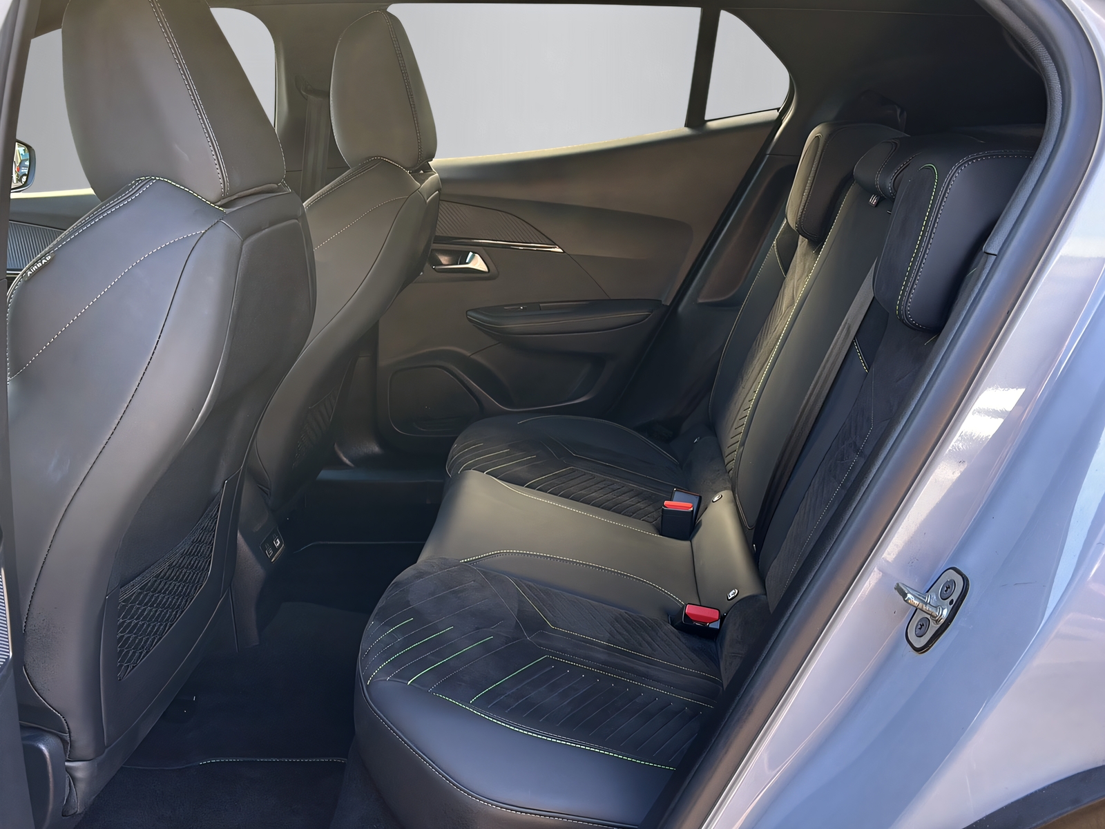 PEUGEOT 2008 1.2 PureTech 130 GT-image-11