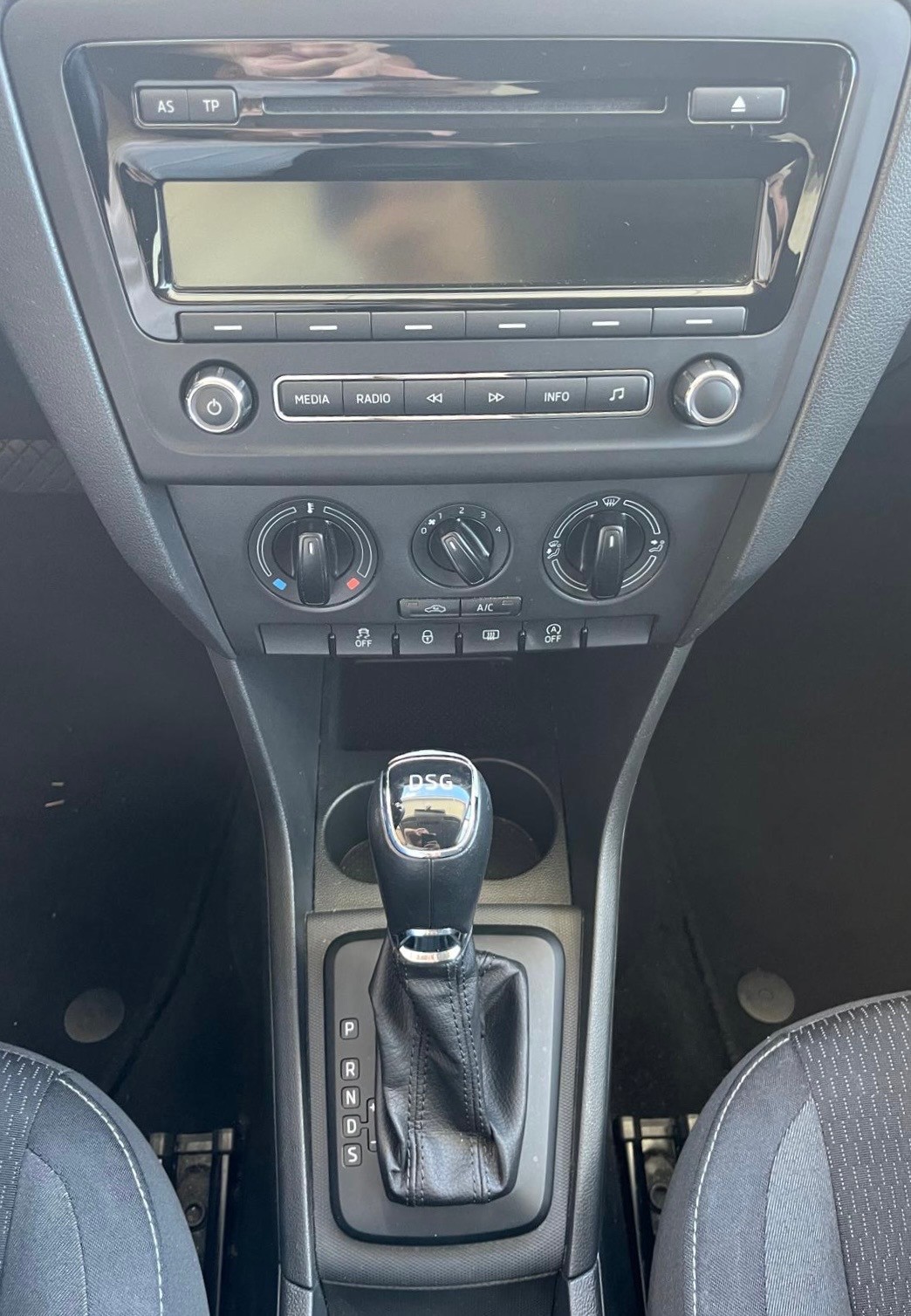 SKODA Rapid Spaceback 1.4 TSI Ambition DSG-image-12