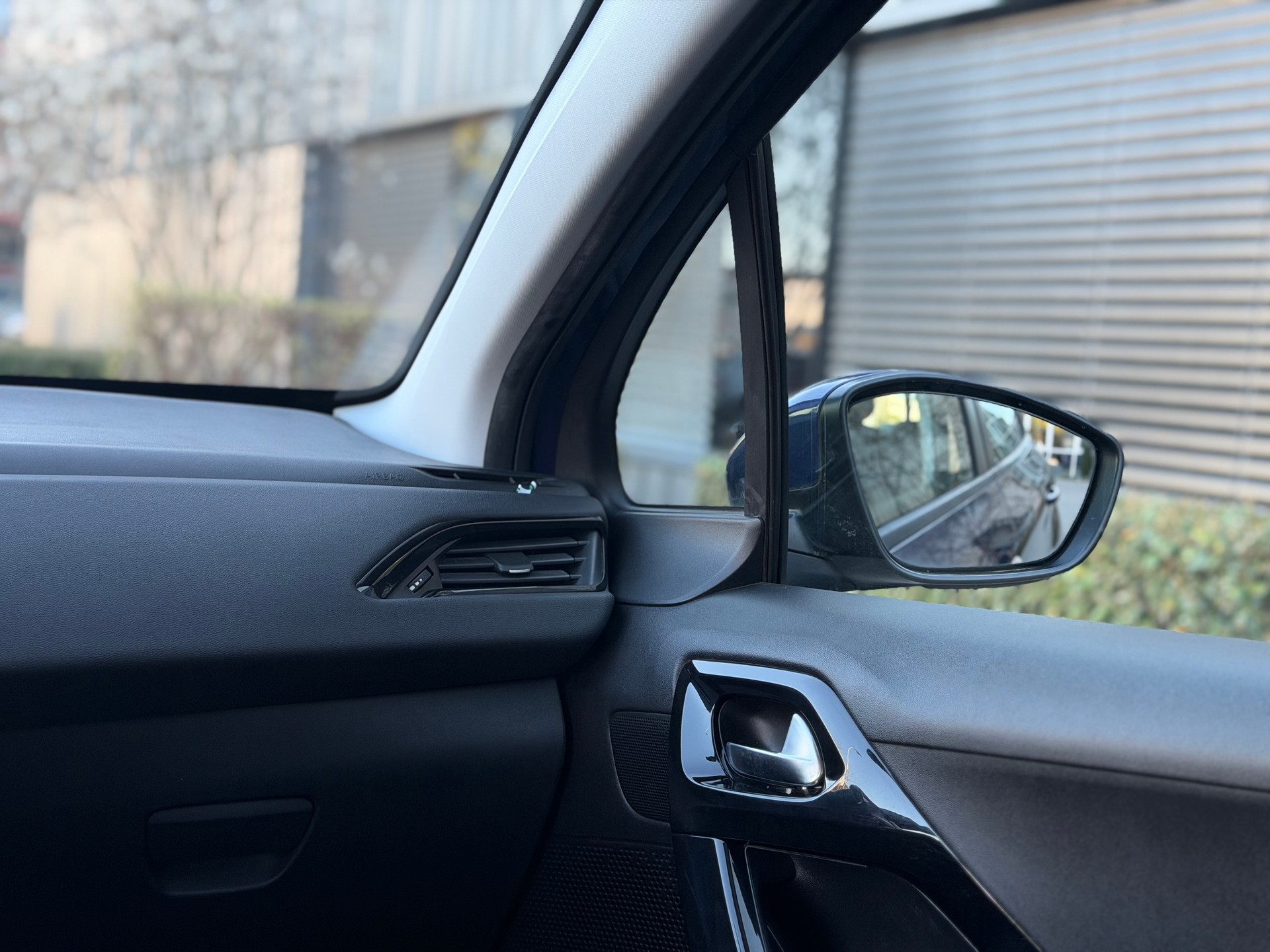 PEUGEOT 208 1.4 VTI Active-image-9