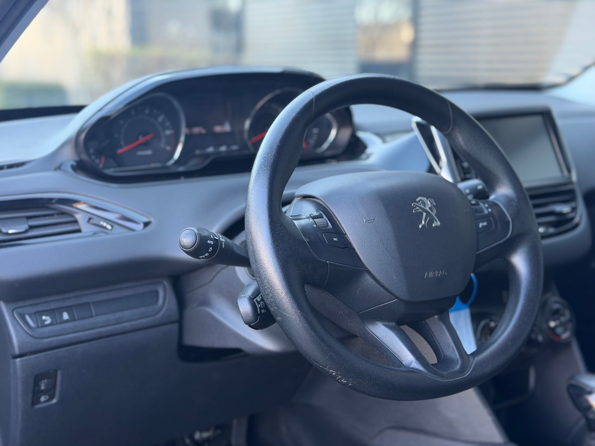 PEUGEOT 208 1.4 VTI Active-image-12