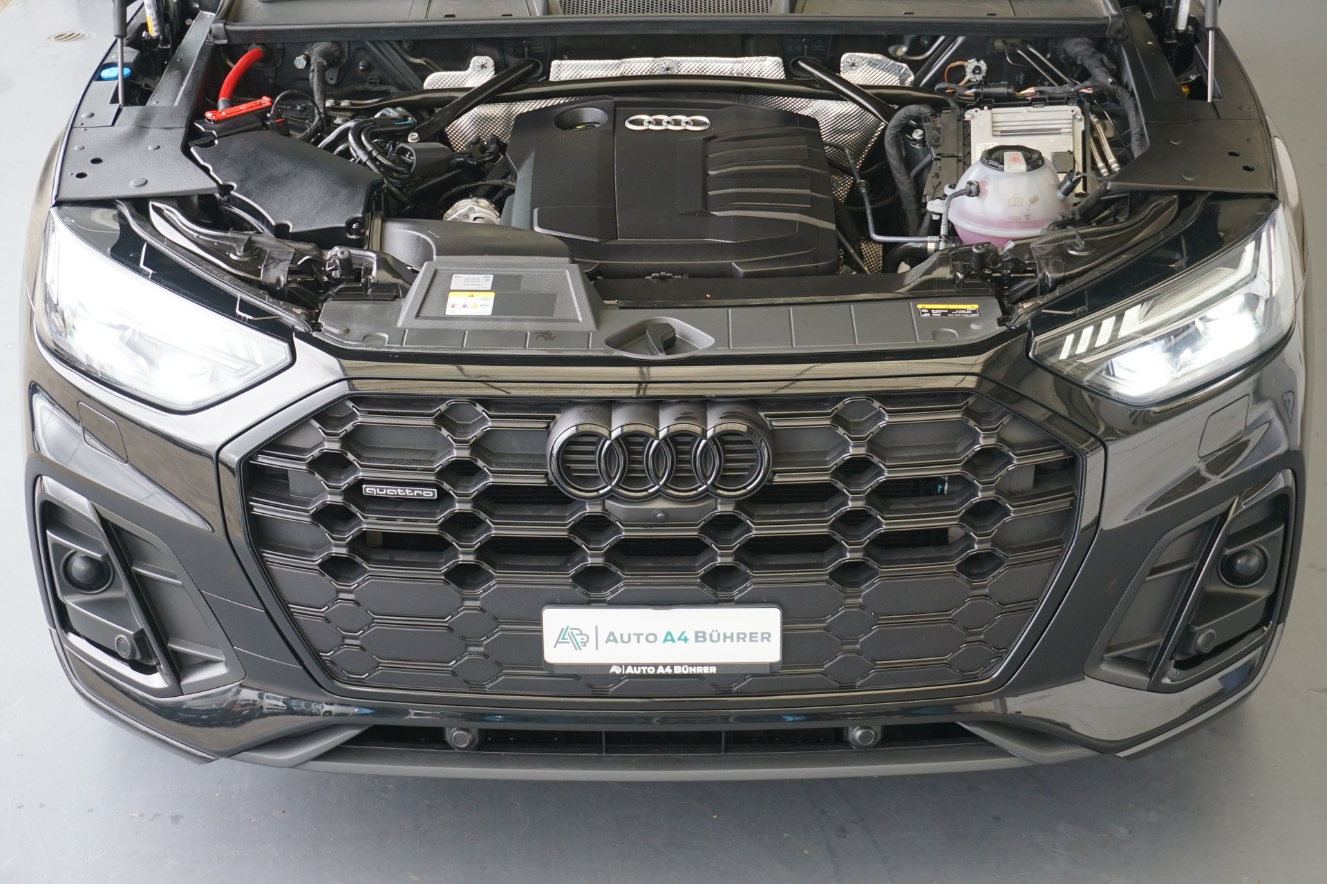 AUDI Q5 40 TDI Black Editition 2,0 TDi quattro 204 PS CH-Auto mit Gratisservice!!-image-12
