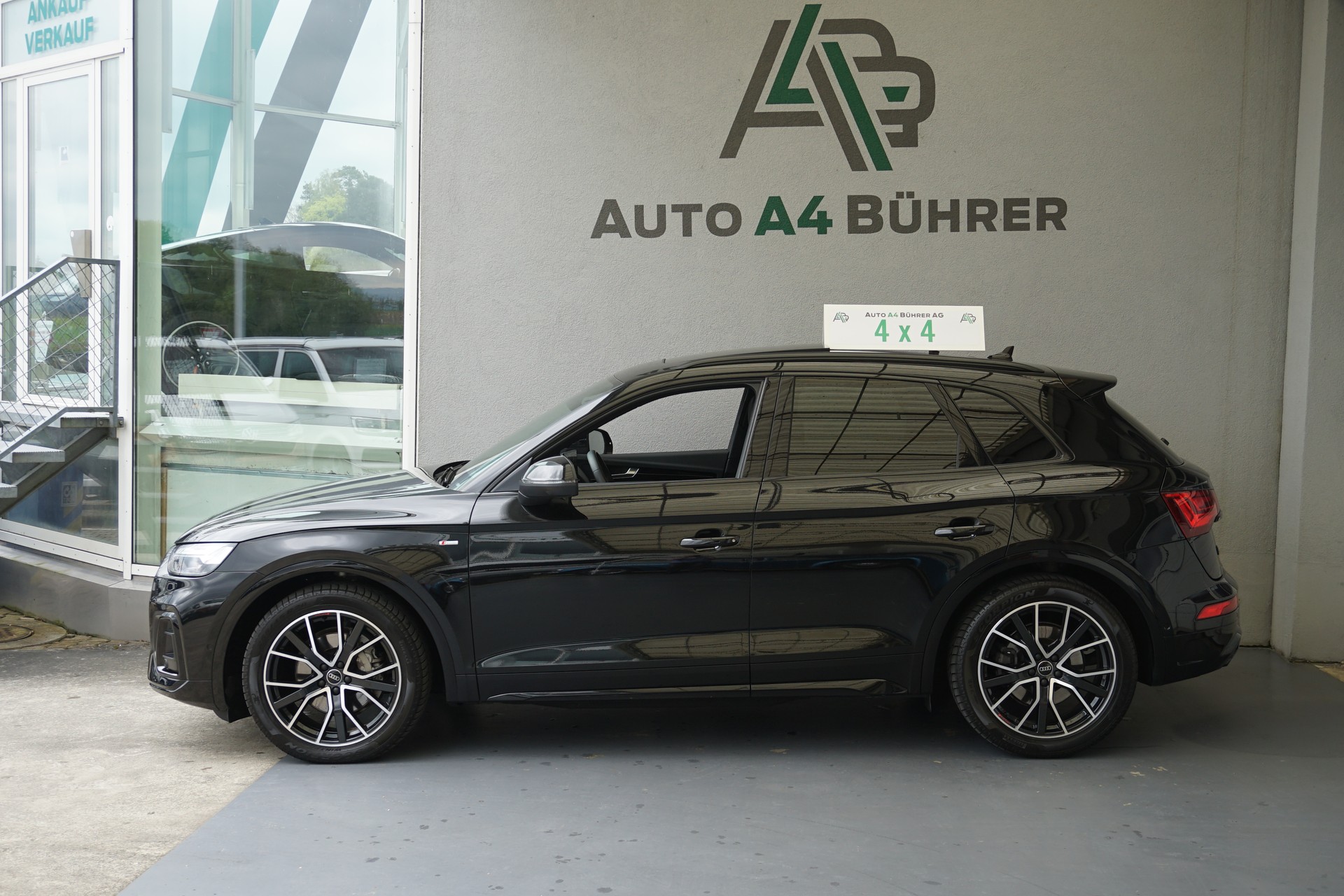 AUDI Q5 40 TDI Black Editition 2,0 TDi quattro 204 PS CH-Auto mit Gratisservice!!-image-0