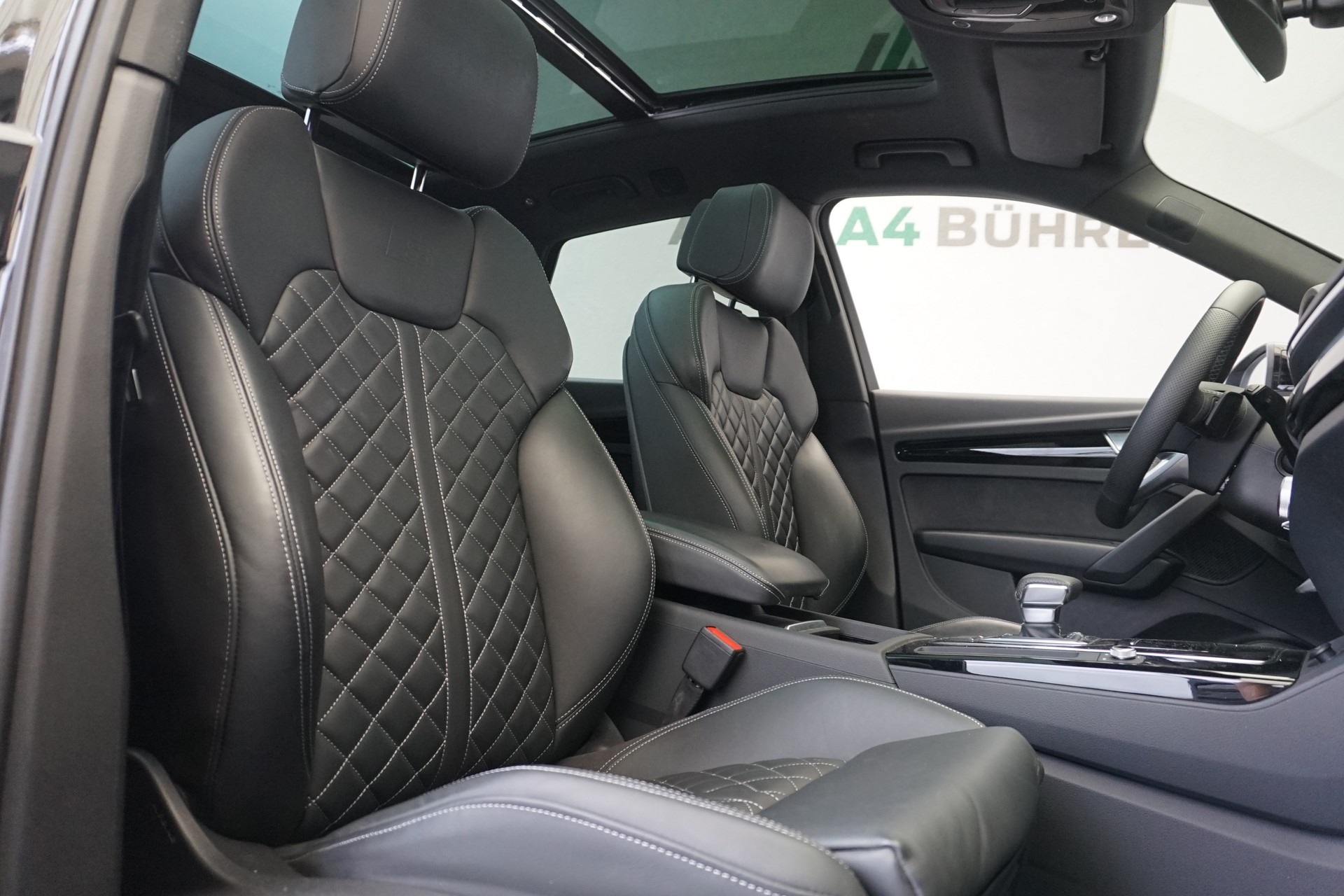 AUDI Q5 40 TDI Black Editition 2,0 TDi quattro 204 PS CH-Auto mit Gratisservice!!-image-16