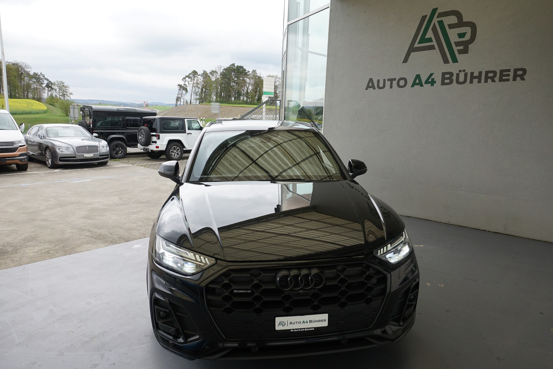 AUDI Q5 40 TDI Black Editition 2,0 TDi quattro 204 PS CH-Auto mit Gratisservice!!-image-2