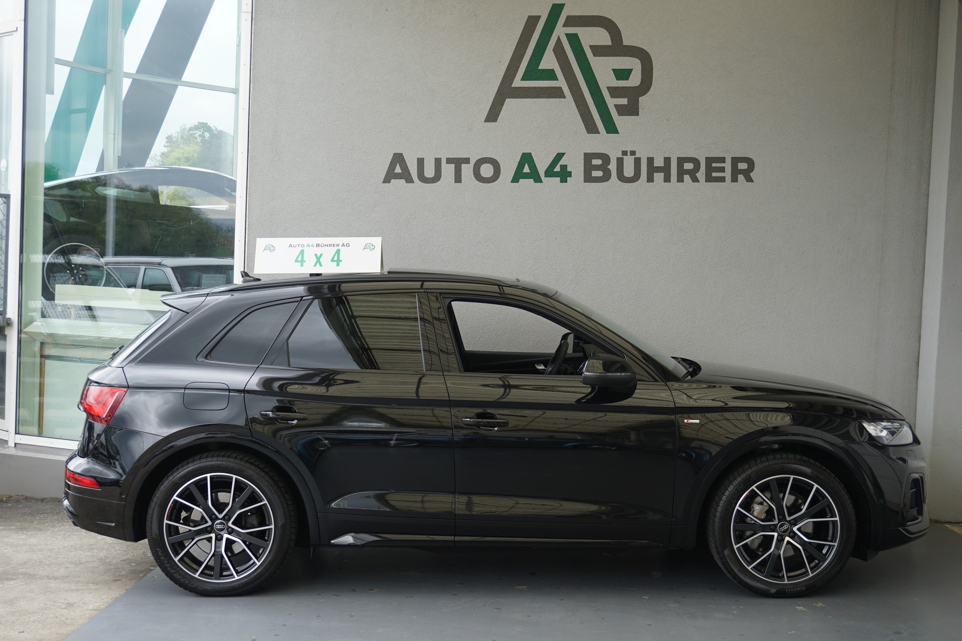 AUDI Q5 40 TDI Black Editition 2,0 TDi quattro 204 PS CH-Auto mit Gratisservice!!-image-4