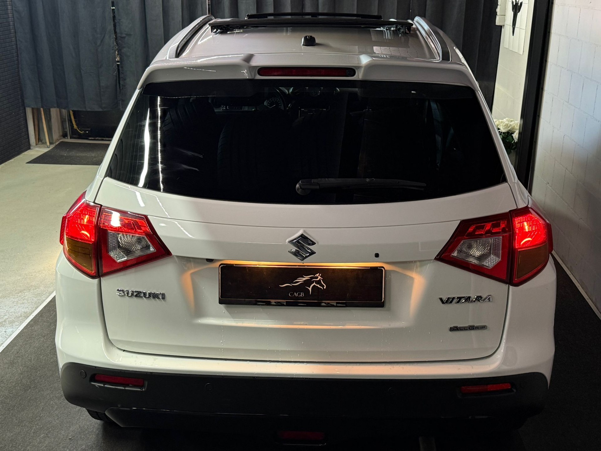 SUZUKI Vitara 1.6 TD Sergio Cellano Top 4*4-image-4