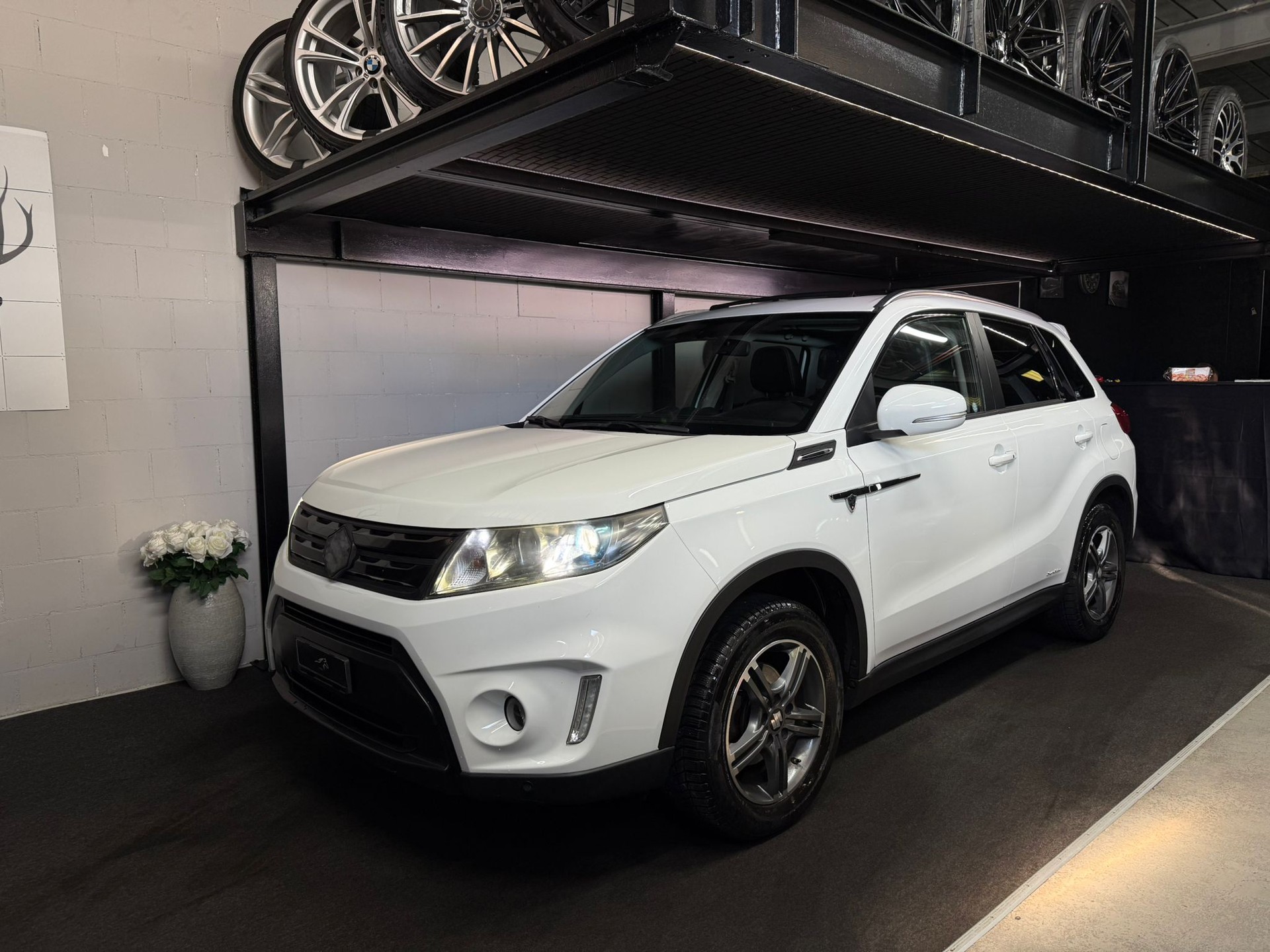 SUZUKI Vitara 1.6 TD Sergio Cellano Top 4*4-image-0