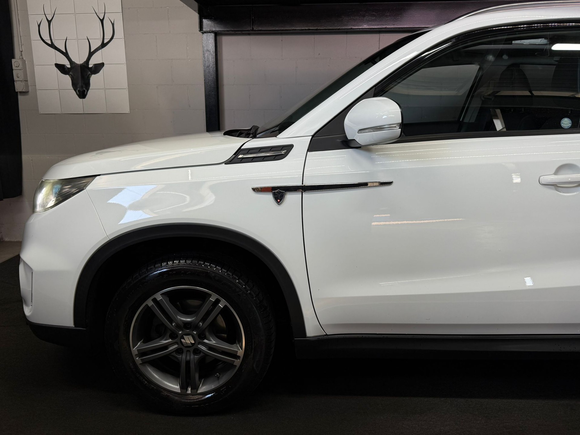 SUZUKI Vitara 1.6 TD Sergio Cellano Top 4*4-image-7