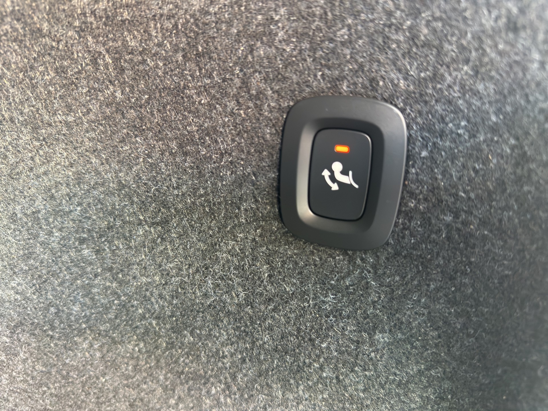 VOLVO XC40 B3 Benzin Mild Hybrid Core DCT-image-13