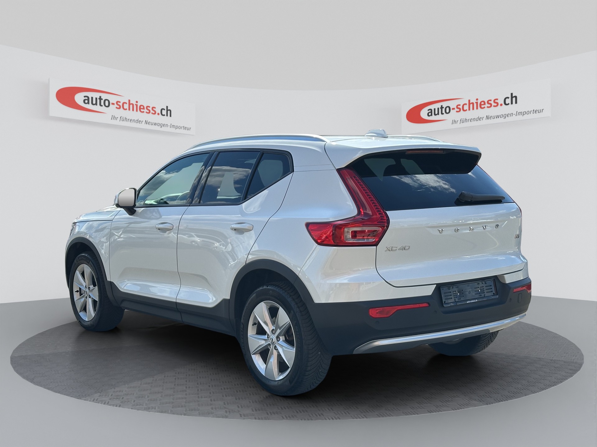 VOLVO XC40 B3 Benzin Mild Hybrid Core DCT-image-2