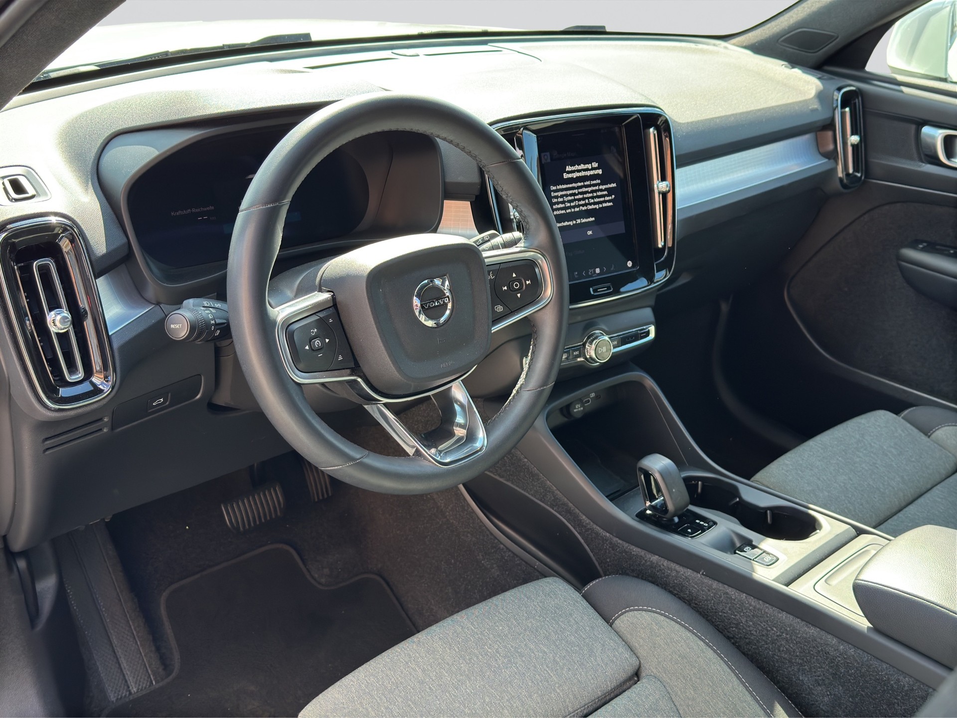 VOLVO XC40 B3 Benzin Mild Hybrid Core DCT-image-6