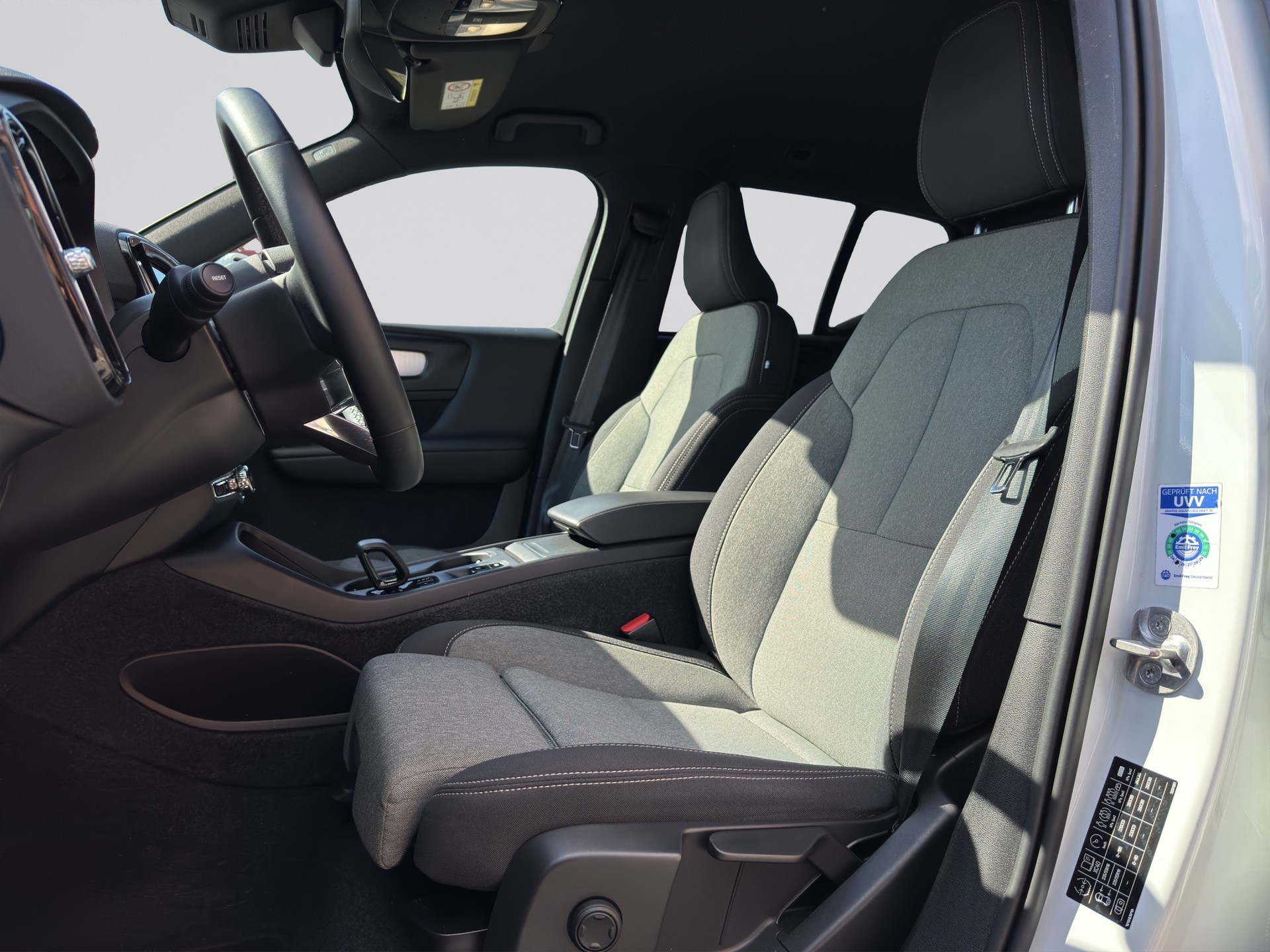 VOLVO XC40 B3 Benzin Mild Hybrid Core DCT-image-5