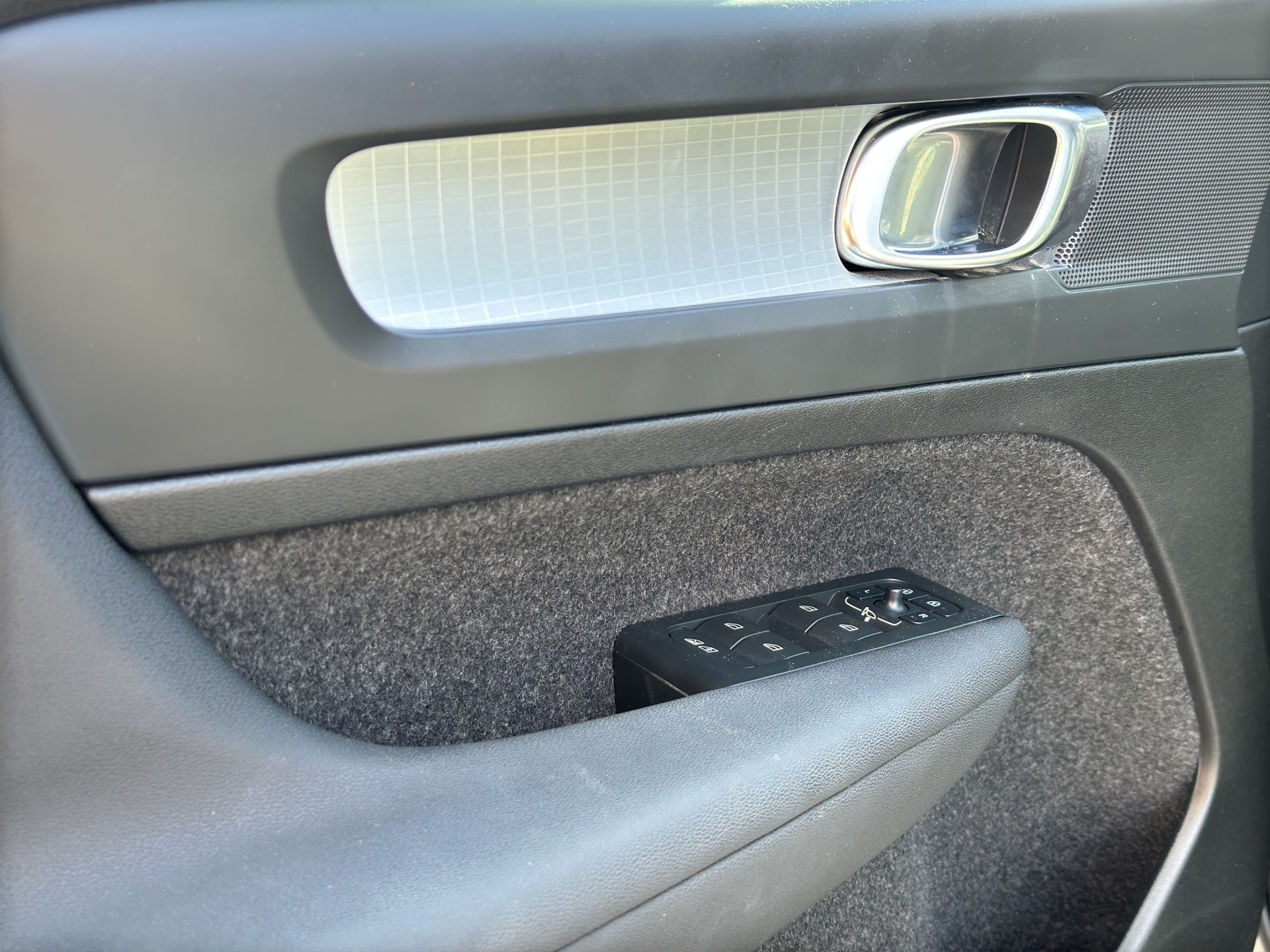 VOLVO XC40 B3 Benzin Mild Hybrid Core DCT-image-8