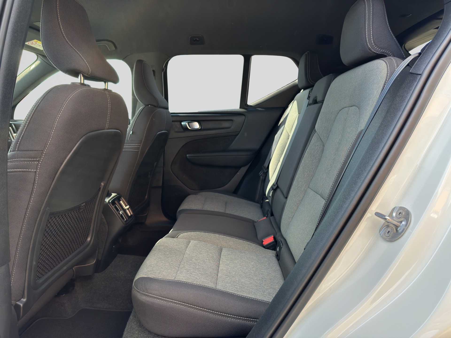 VOLVO XC40 B3 Benzin Mild Hybrid Core DCT-image-7