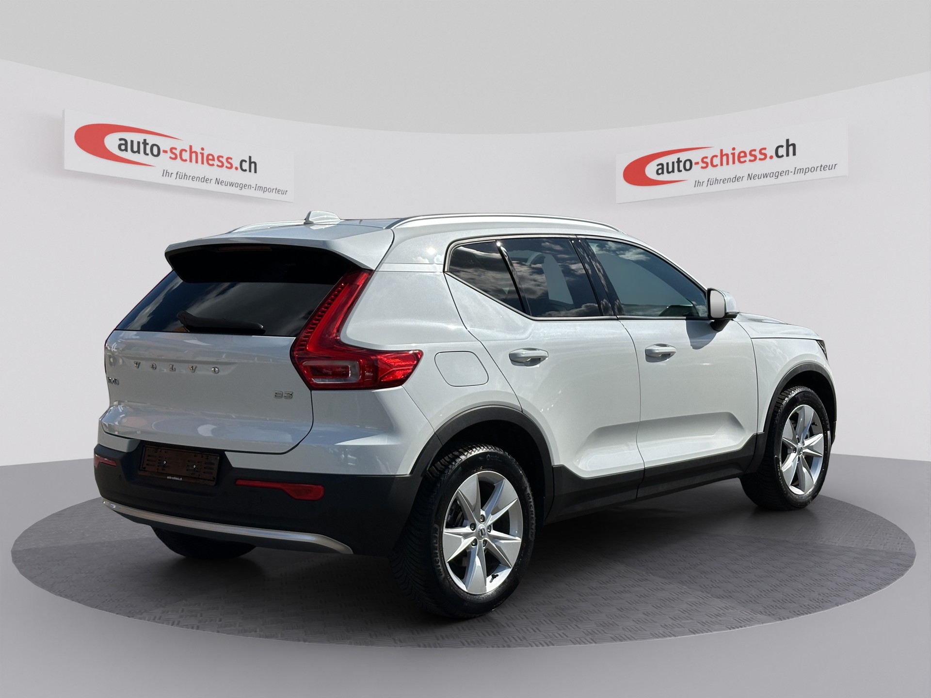 VOLVO XC40 B3 Benzin Mild Hybrid Core DCT-image-4