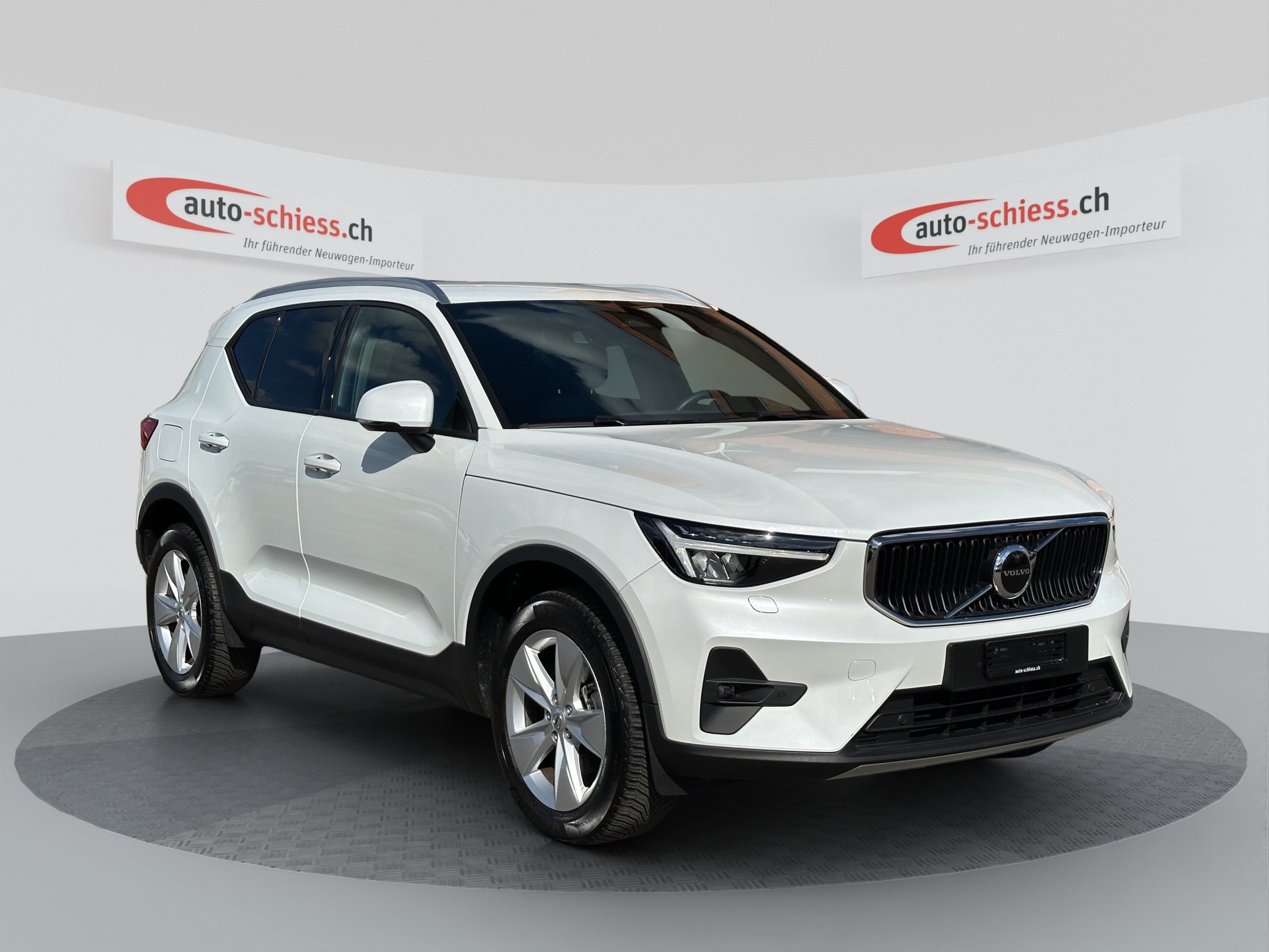 VOLVO XC40 B3 Benzin Mild Hybrid Core DCT-image-0
