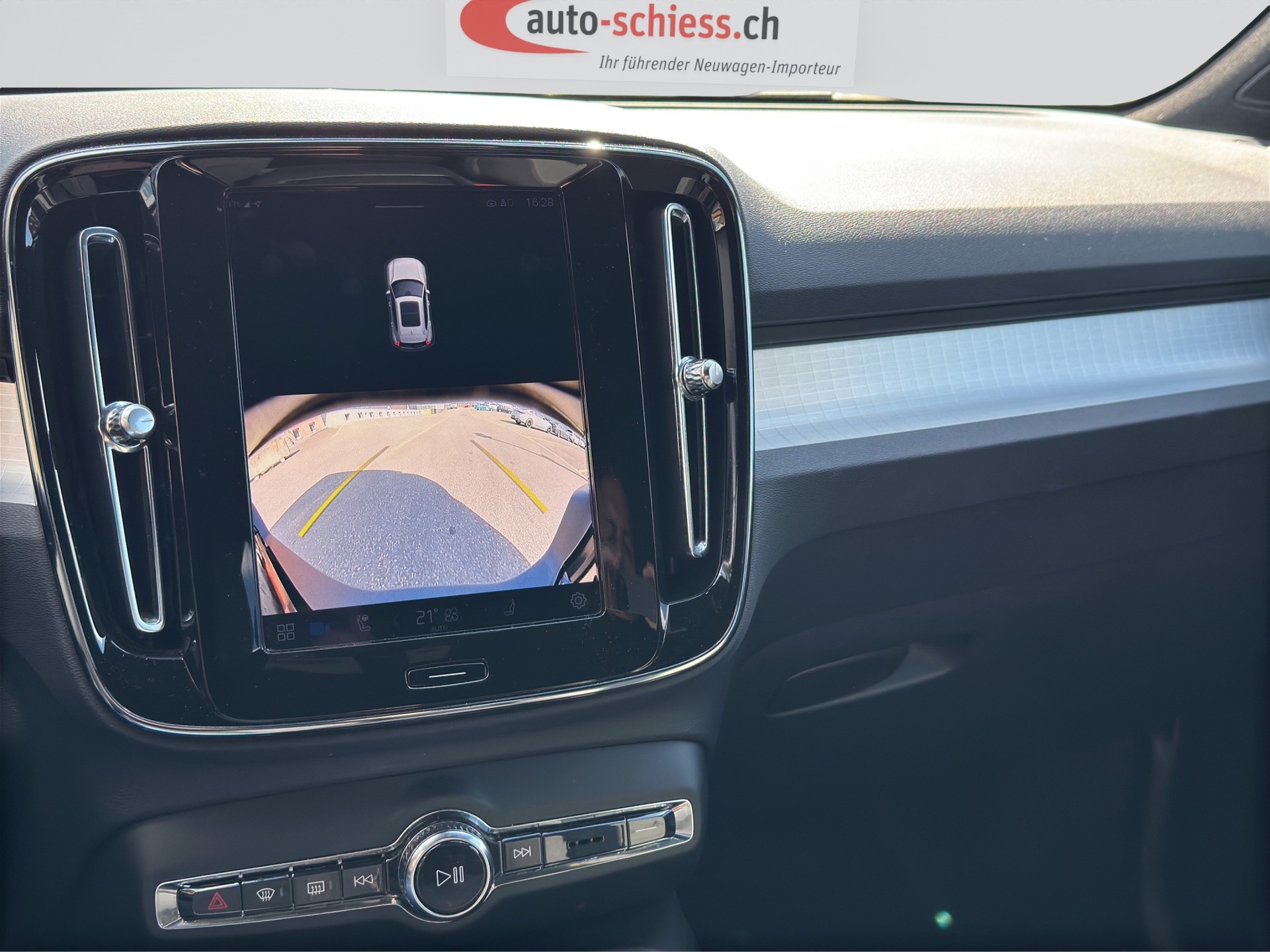 VOLVO XC40 B3 Benzin Mild Hybrid Core DCT-image-12
