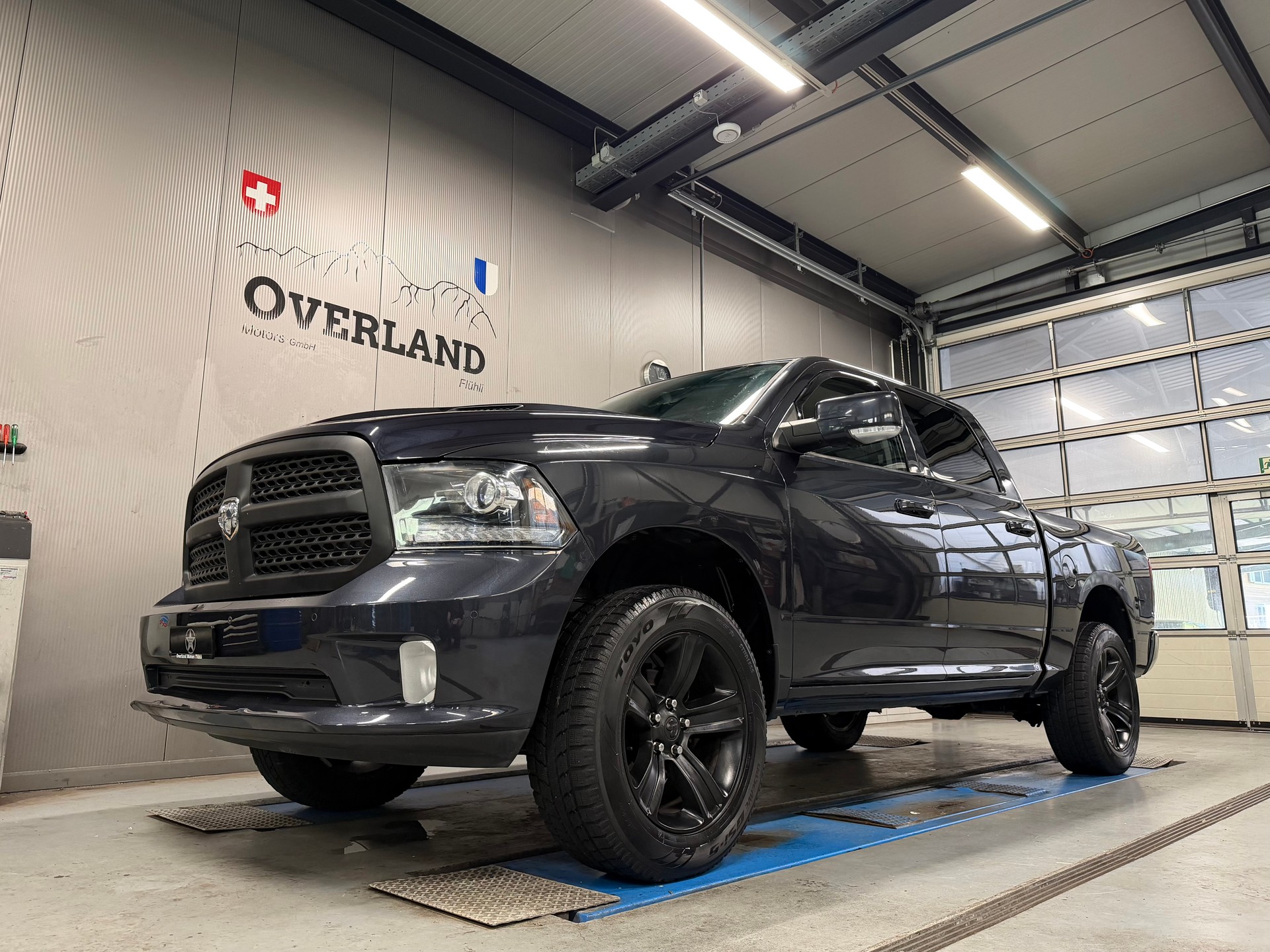 DODGE 1500 HEMI V8