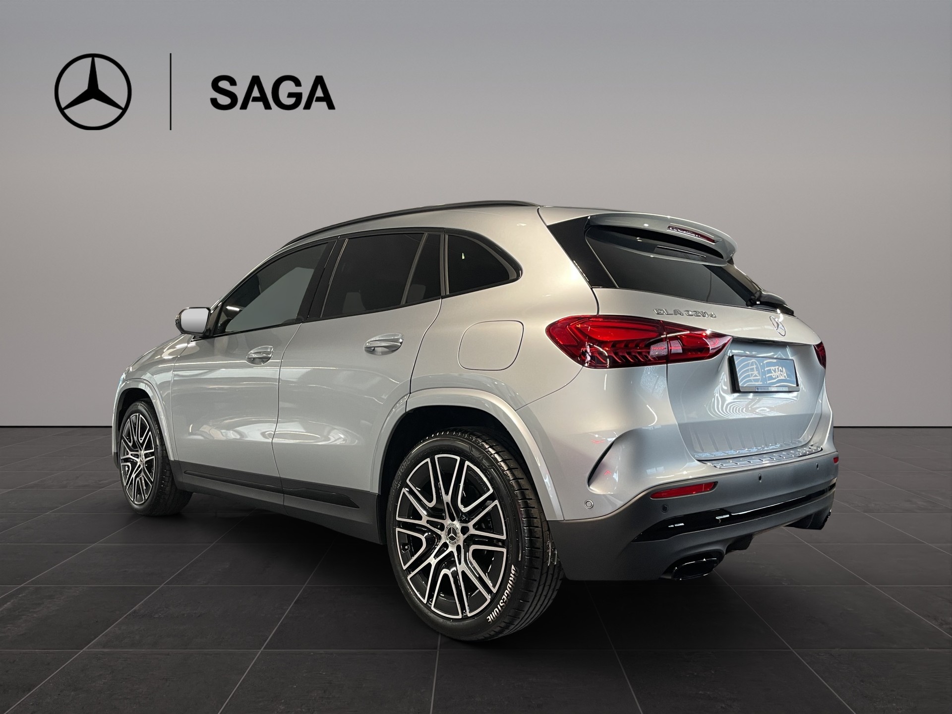 MERCEDES-BENZ GLA 220d 4Matic 8G-DCTSwiss Star-image-3