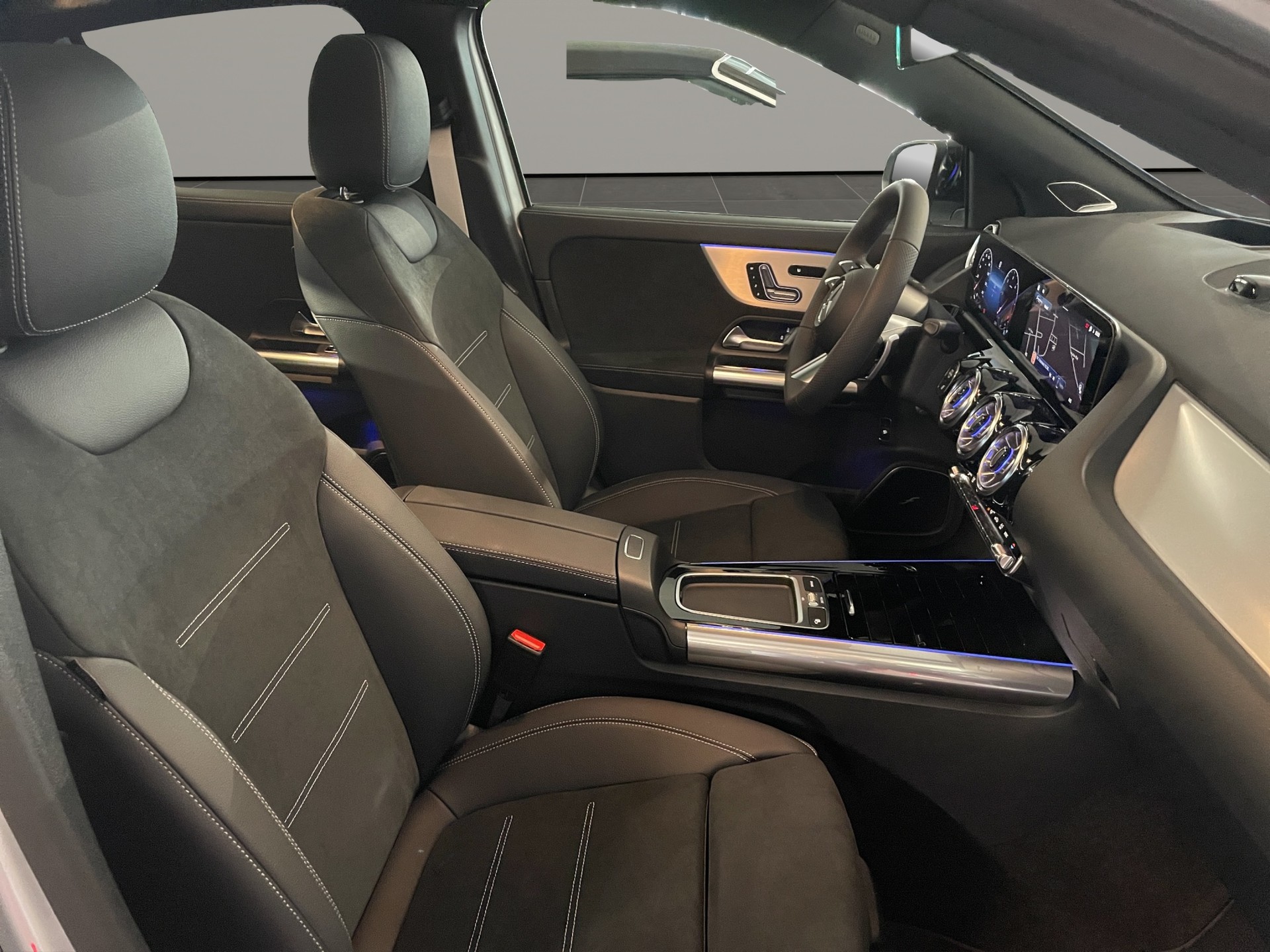 MERCEDES-BENZ GLA 220d 4Matic 8G-DCTSwiss Star-image-9