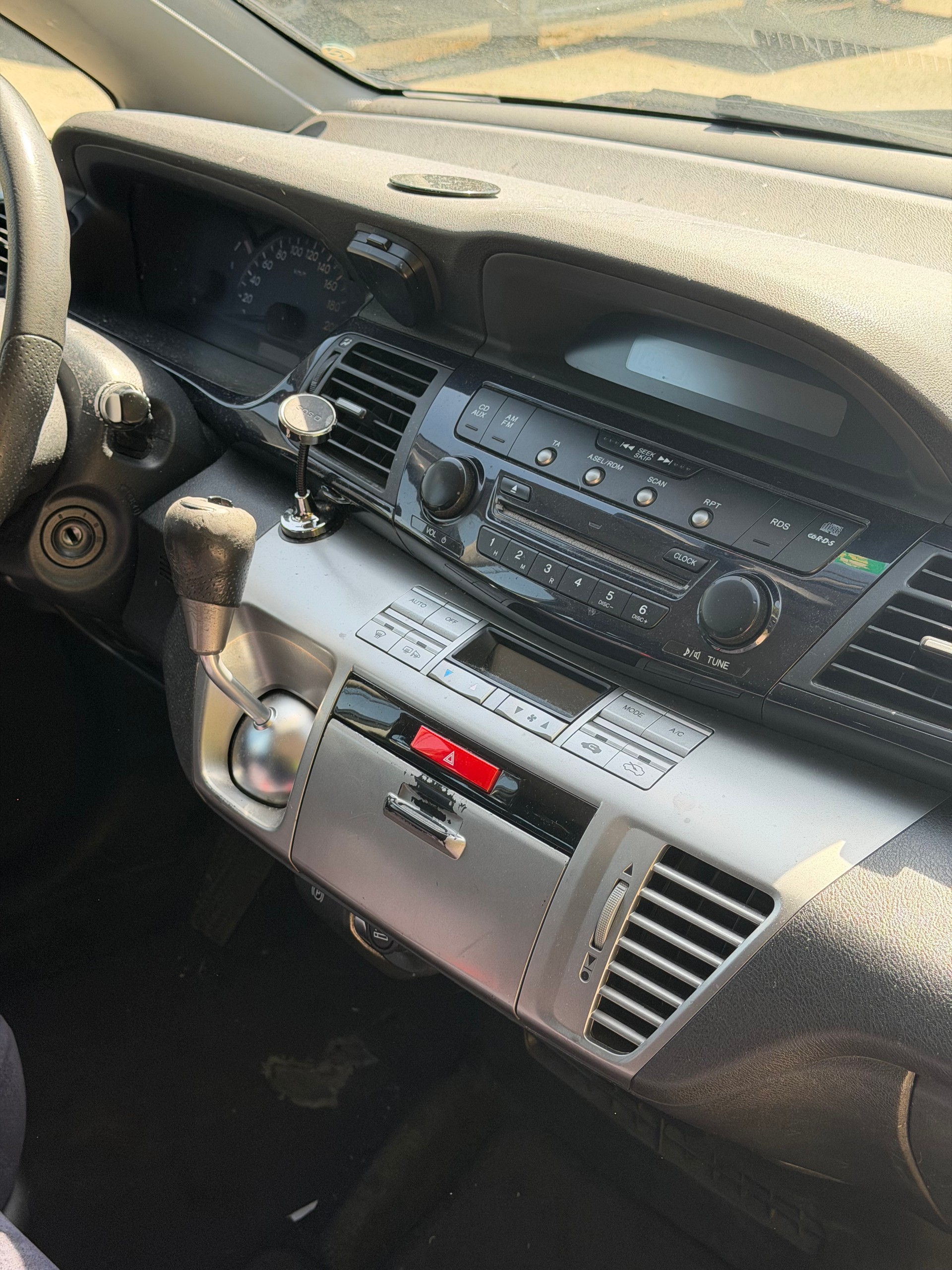 HONDA FR-V 1.8i Swiss-image-5