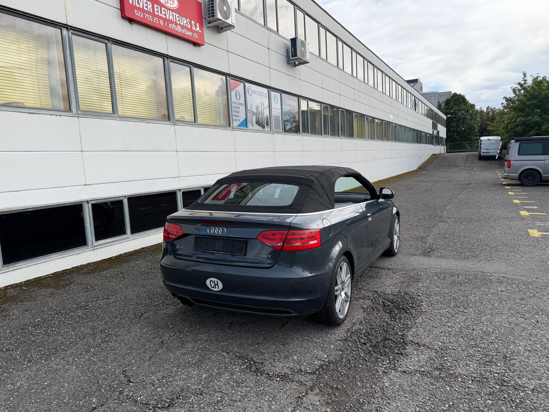 AUDI A3 Cabriolet 1.8 TFSI Attraction-image-4