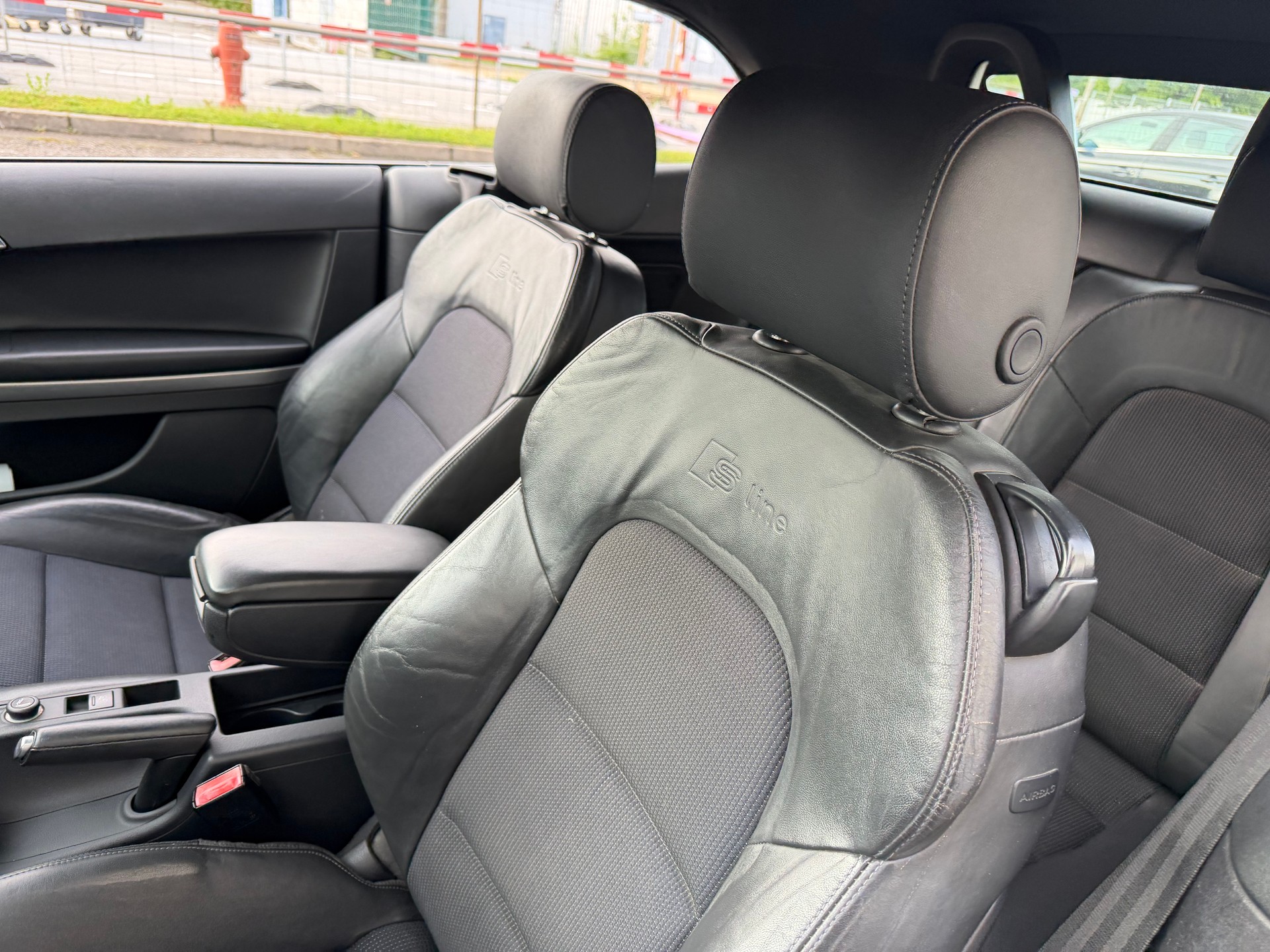 AUDI A3 Cabriolet 1.8 TFSI Attraction-image-7