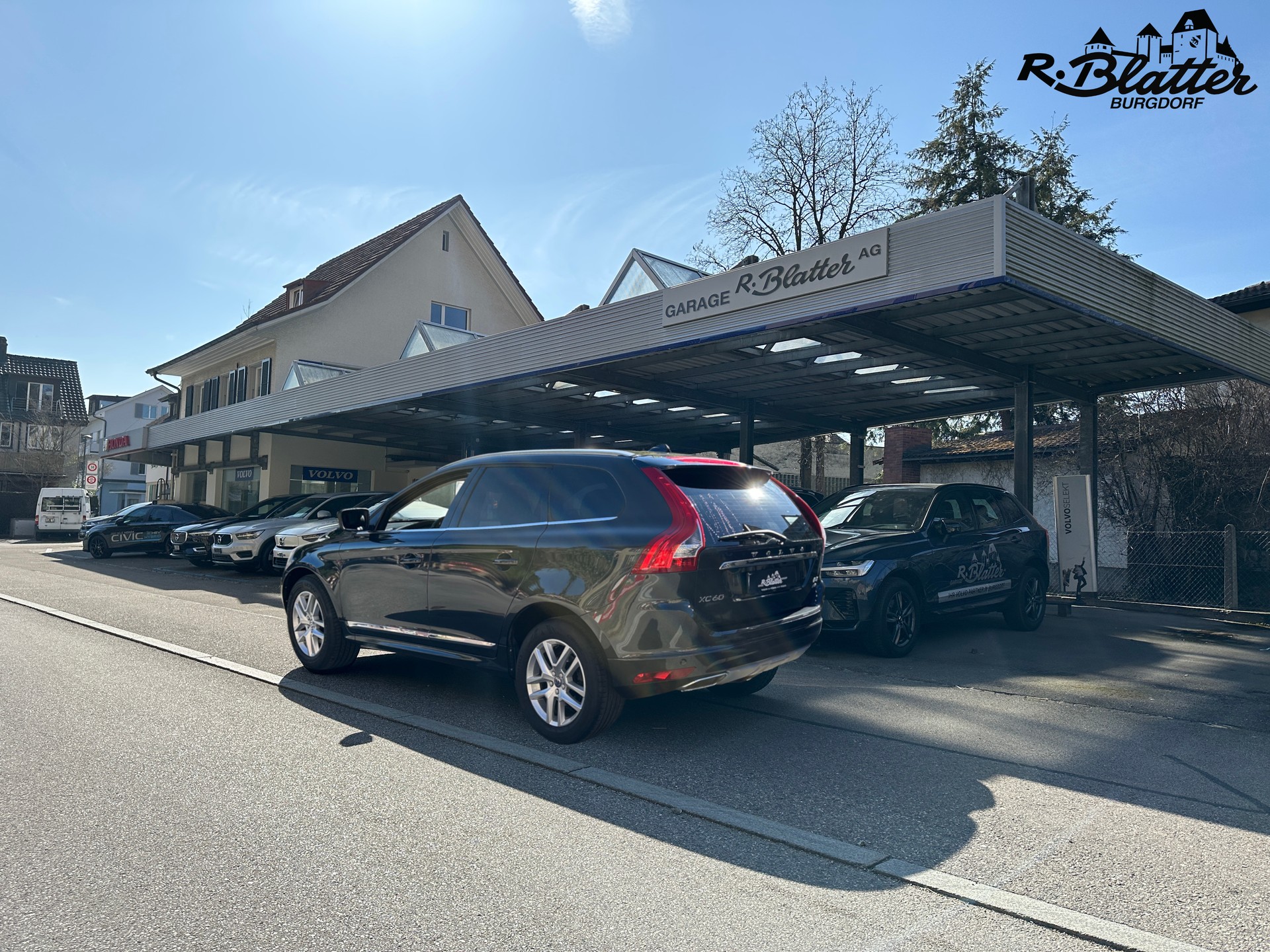 VOLVO XC60 D4 AWD Summum Geartronic-image-3