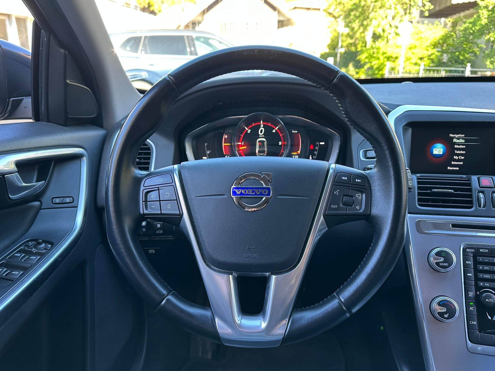 VOLVO XC60 D4 AWD Summum Geartronic-image-5
