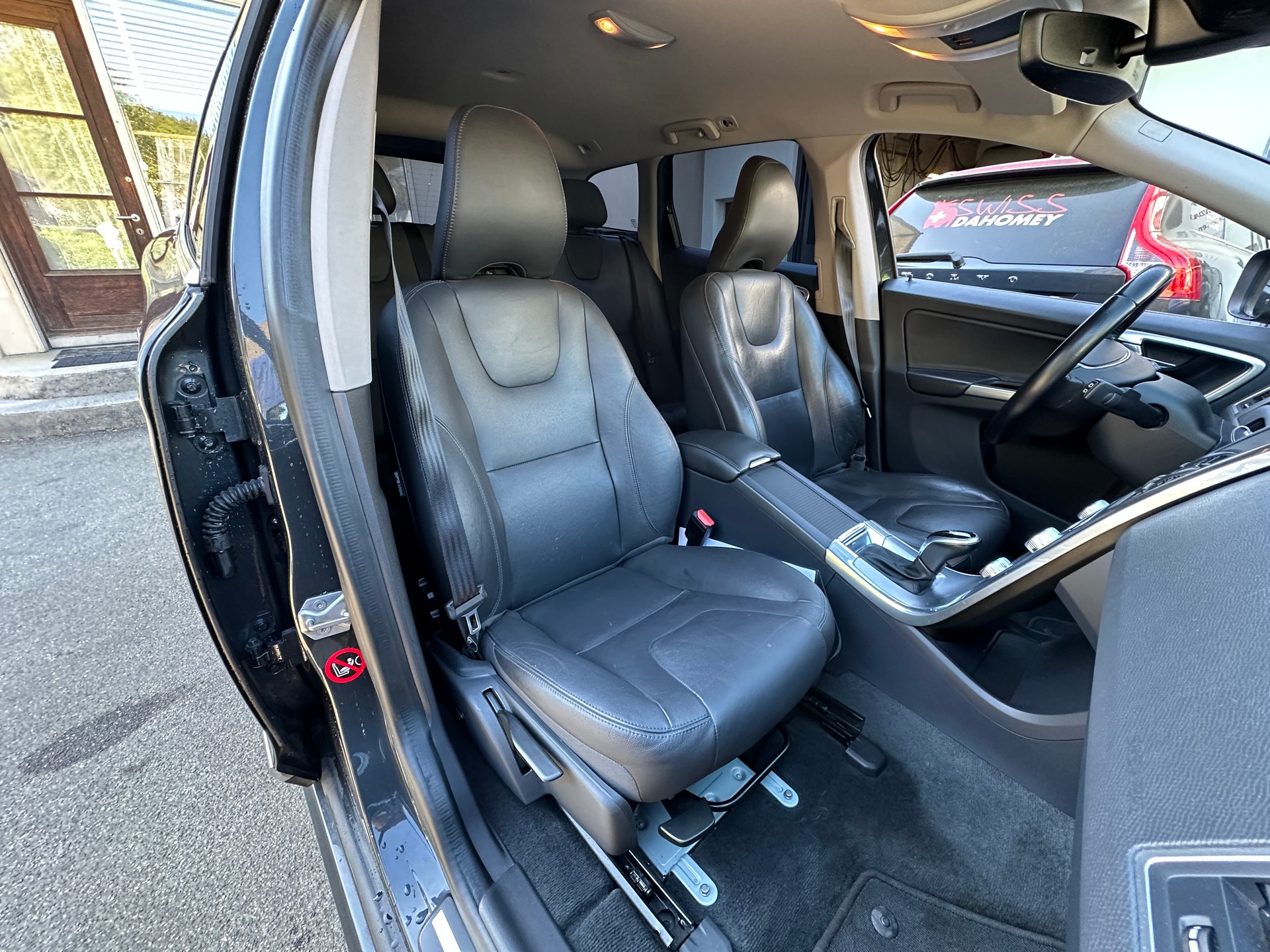 VOLVO XC60 D4 AWD Summum Geartronic-image-12