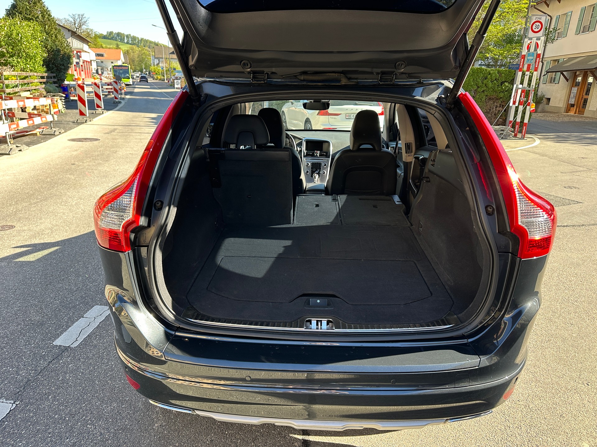 VOLVO XC60 D4 AWD Summum Geartronic-image-16