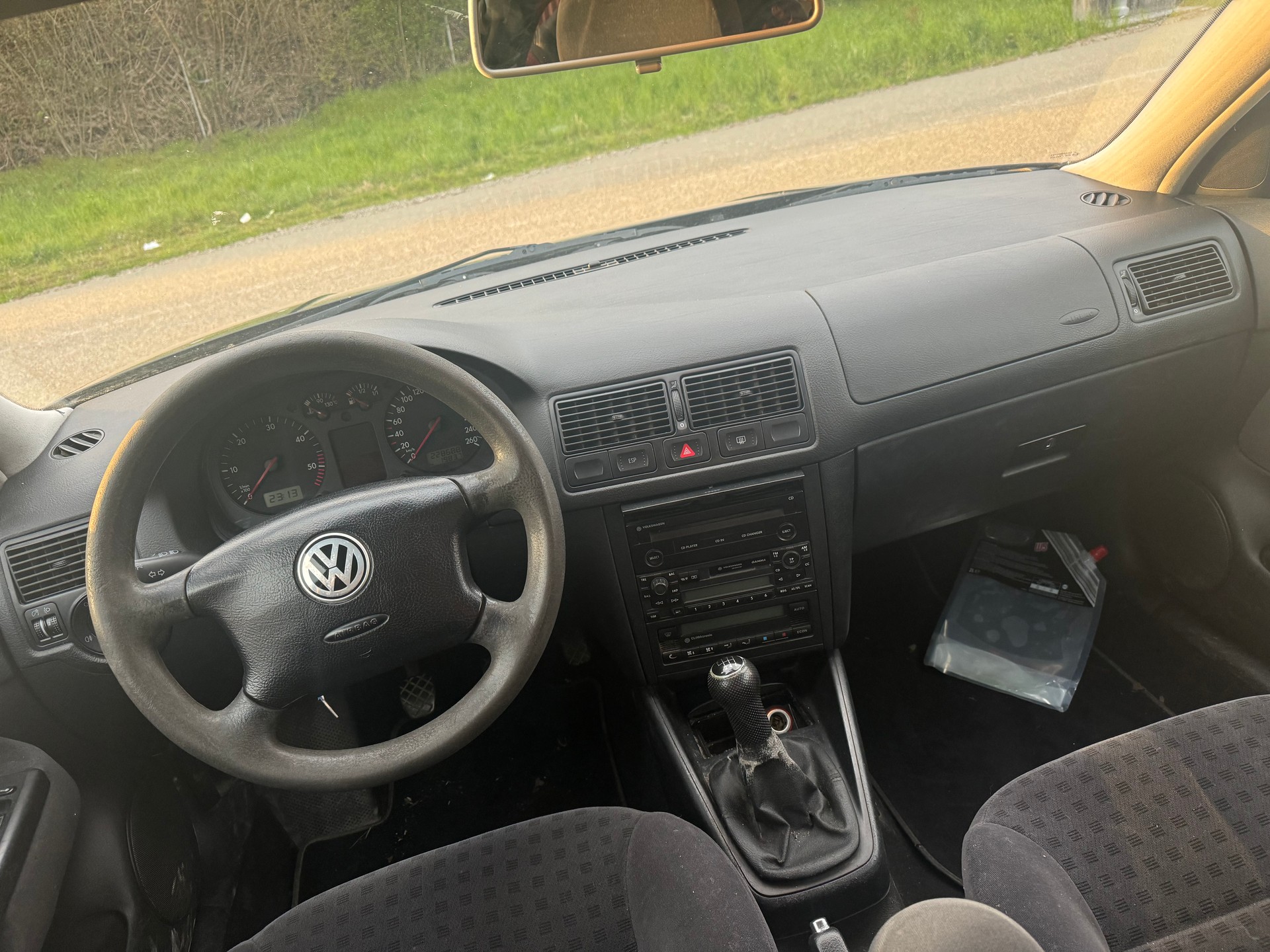 VW Golf 1.9 TDI PD Highline-image-4