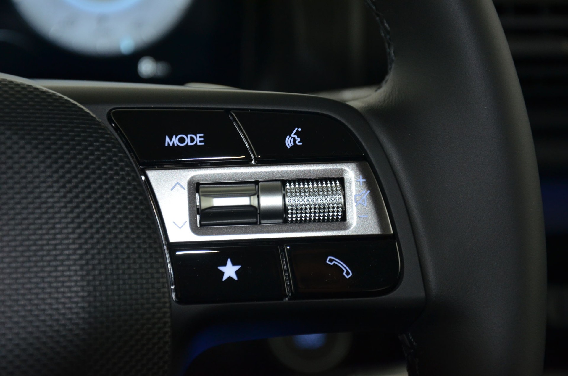 HYUNDAI Inster 49kWh Luxury-image-19