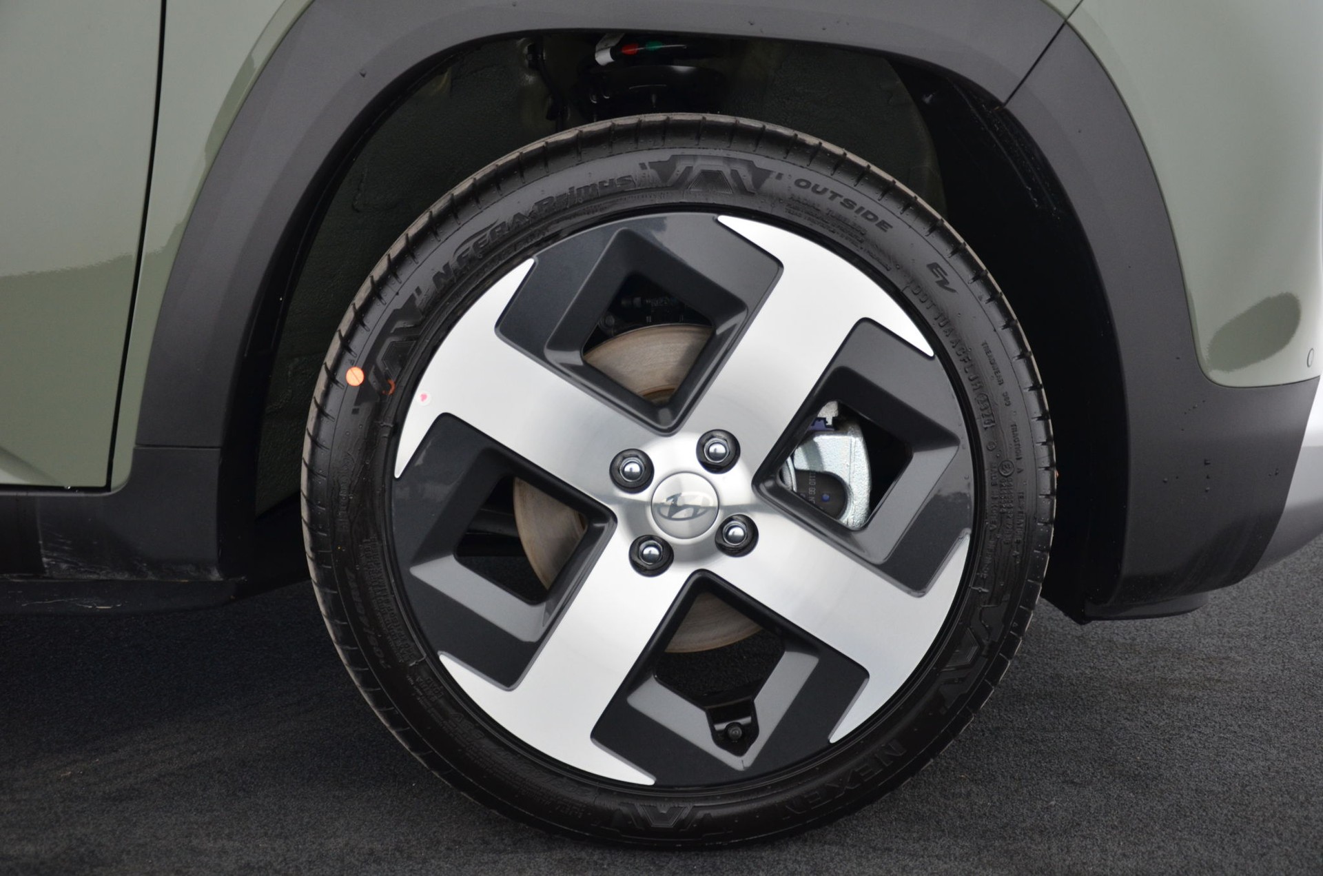 HYUNDAI Inster 49kWh Luxury-image-9